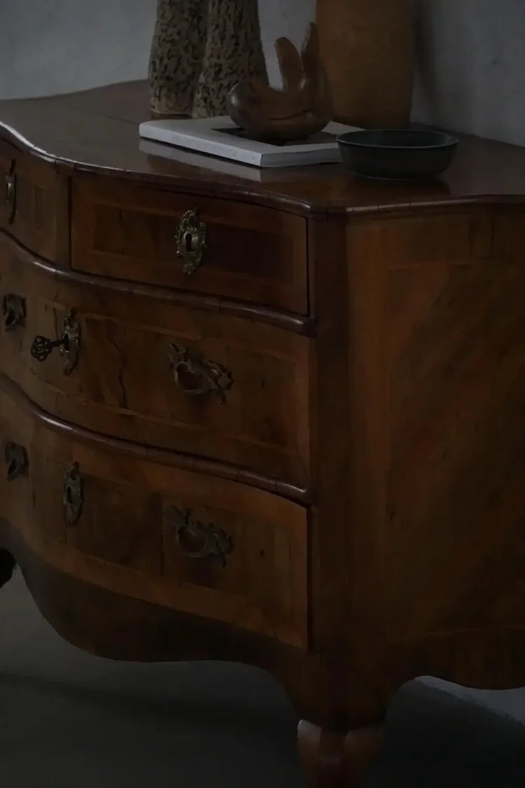 Antique_Serpentine_Chest_of_Drawers