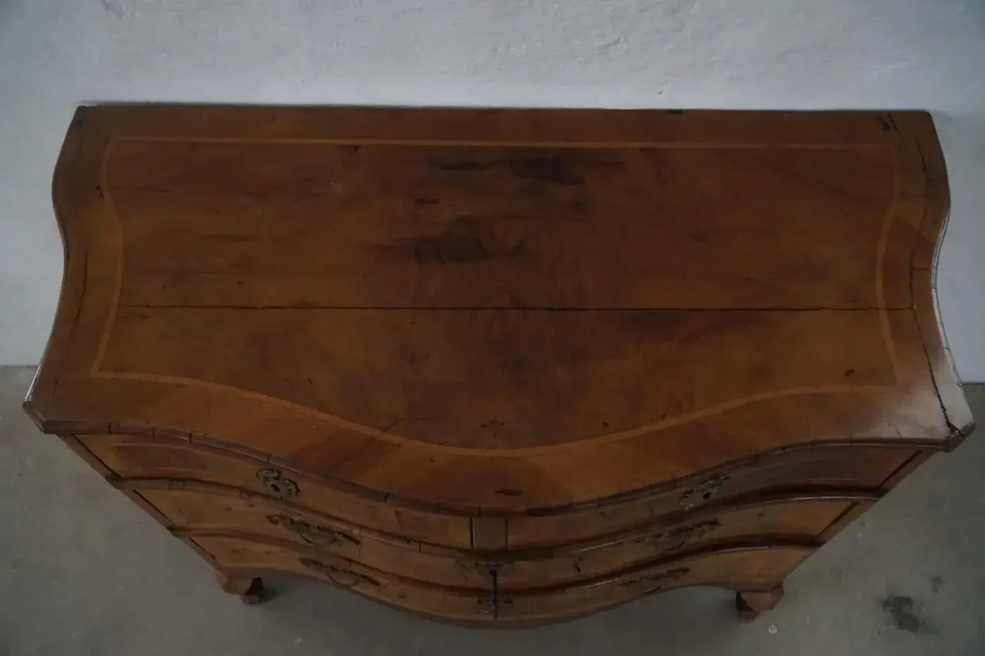 Antique_Serpentine_Chest_of_Drawers