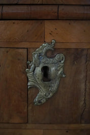 Antique_Serpentine_Chest_of_Drawers