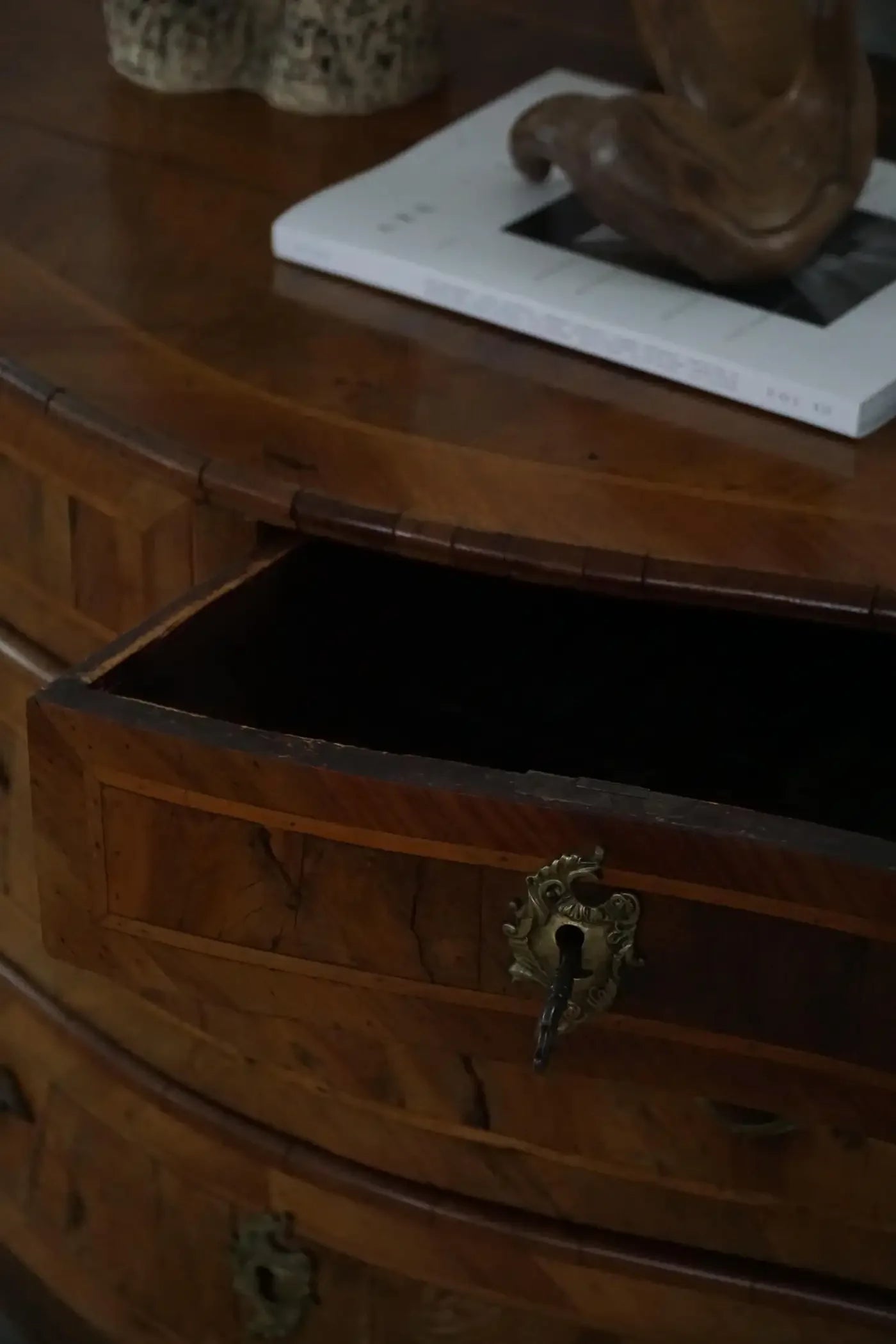 Antique_Serpentine_Chest_of_Drawers