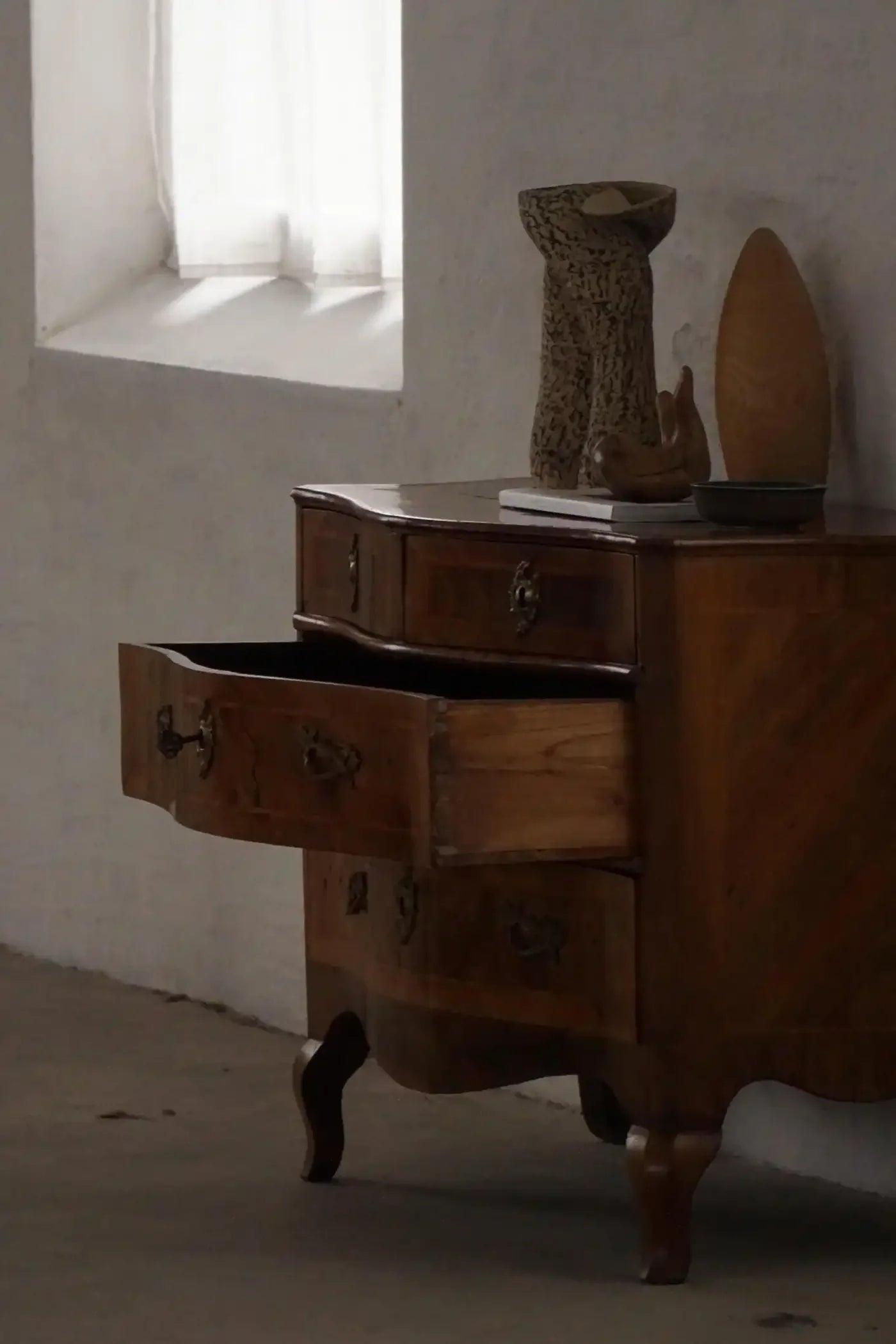 Antique_Serpentine_Chest_of_Drawers