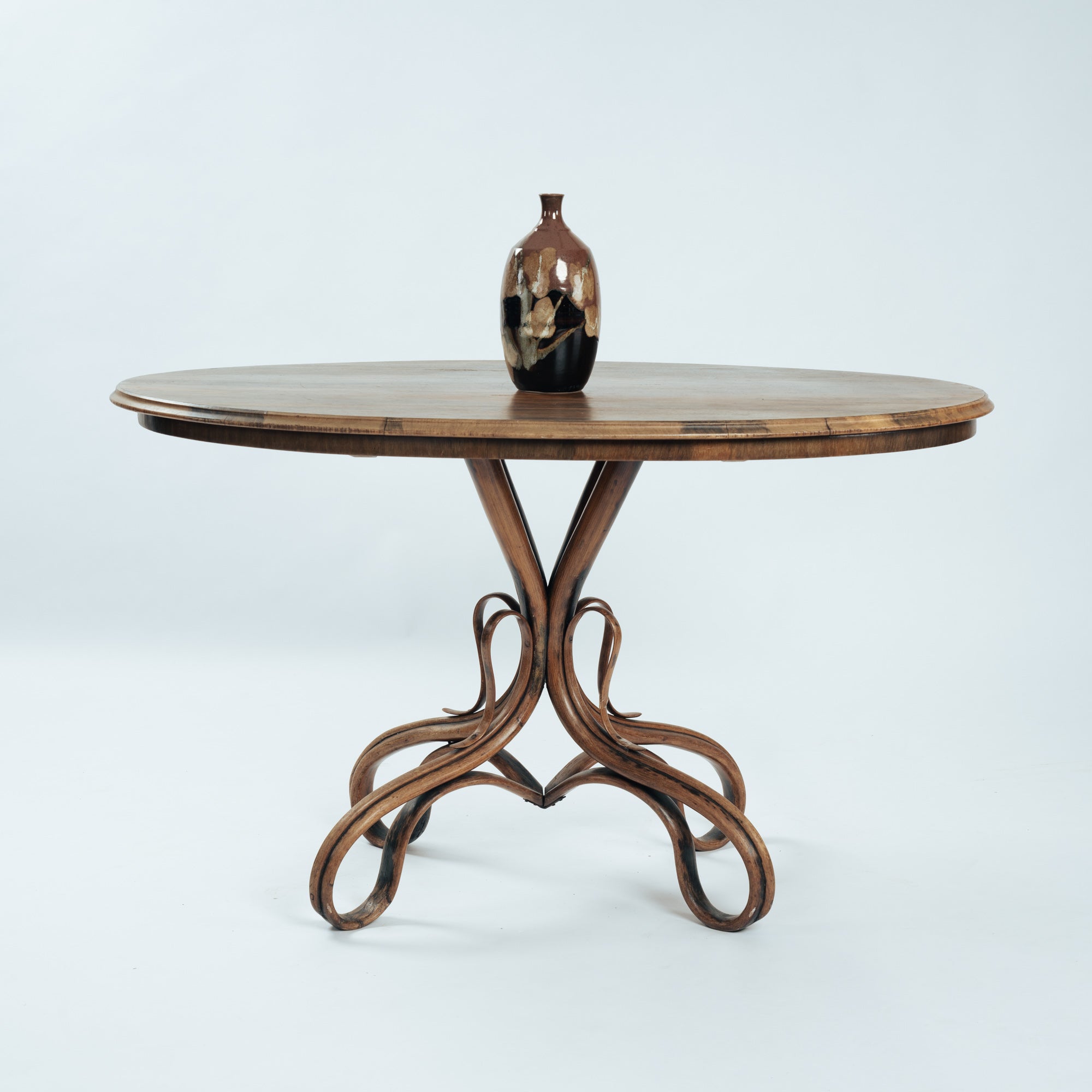 Rare_Thonet_Model_No._3_Salon_Table_in_Palisander_Veneer,_Austrian_Bentwood_Design,_19th_Century