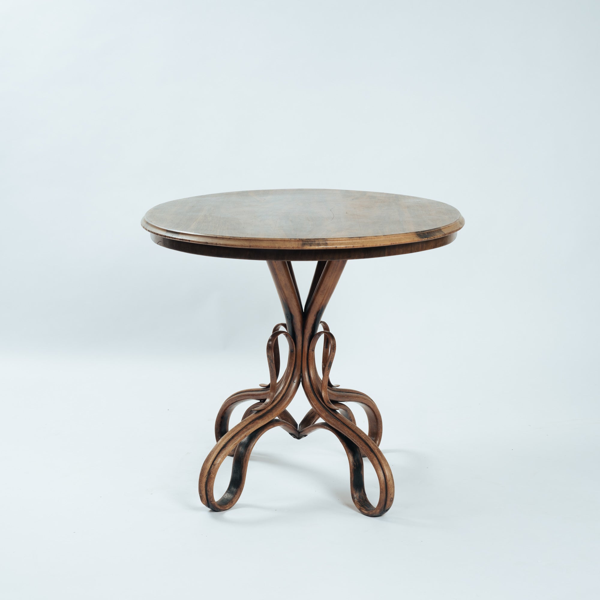 Rare_Thonet_Model_No._3_Salon_Table_in_Palisander_Veneer,_Austrian_Bentwood_Design,_19th_Century