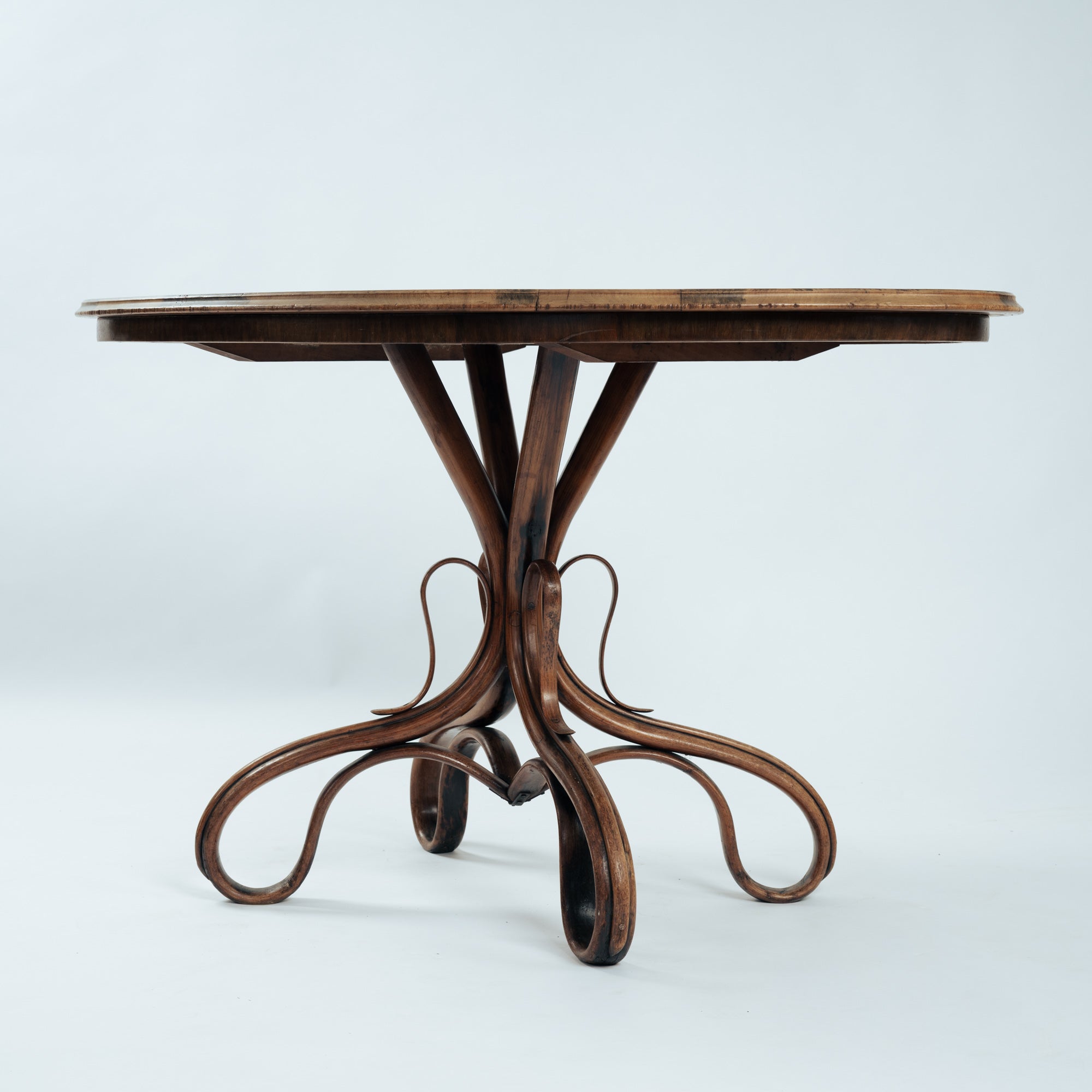 Rare_Thonet_Model_No._3_Salon_Table_in_Palisander_Veneer,_Austrian_Bentwood_Design,_19th_Century