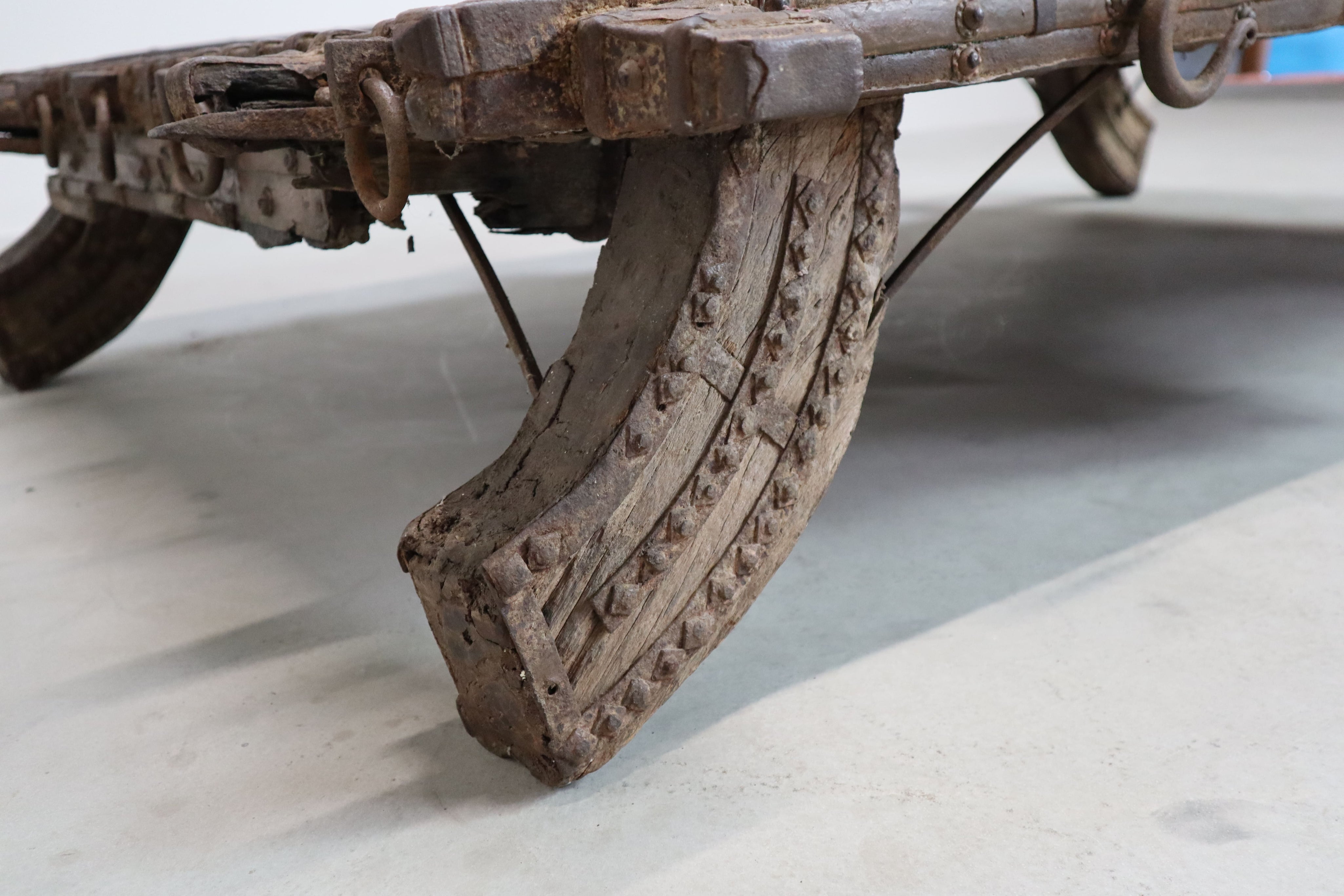 Antique_Wabi_Sabi_Indian_bullock_cart_platform_table,_c.1800