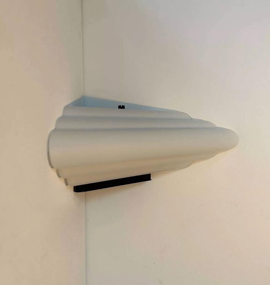 Vetri_Italian_Opaline_Murano_Glass_Corner_Wall_Sconce,_1970s