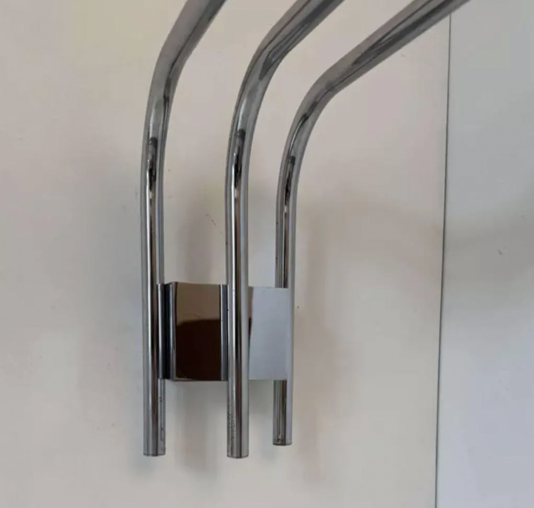Verre_Lumière_Studio_Model_20581_Wall_Light_in_Chrome_and_Anodized_Aluminium,_France,_1978