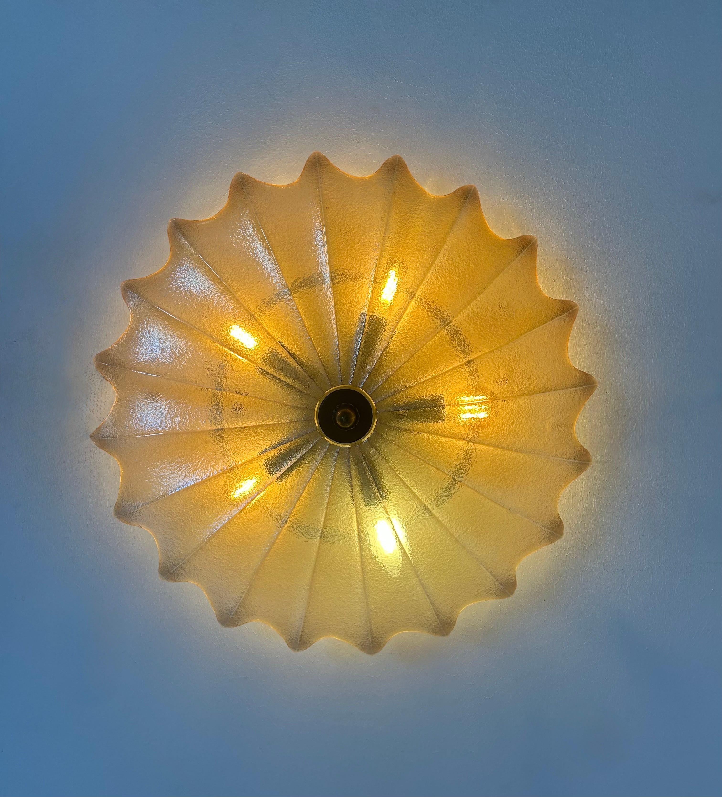 Wall_Sconce_in_Murano_Glass_Patinated_Brass,_from_1960s