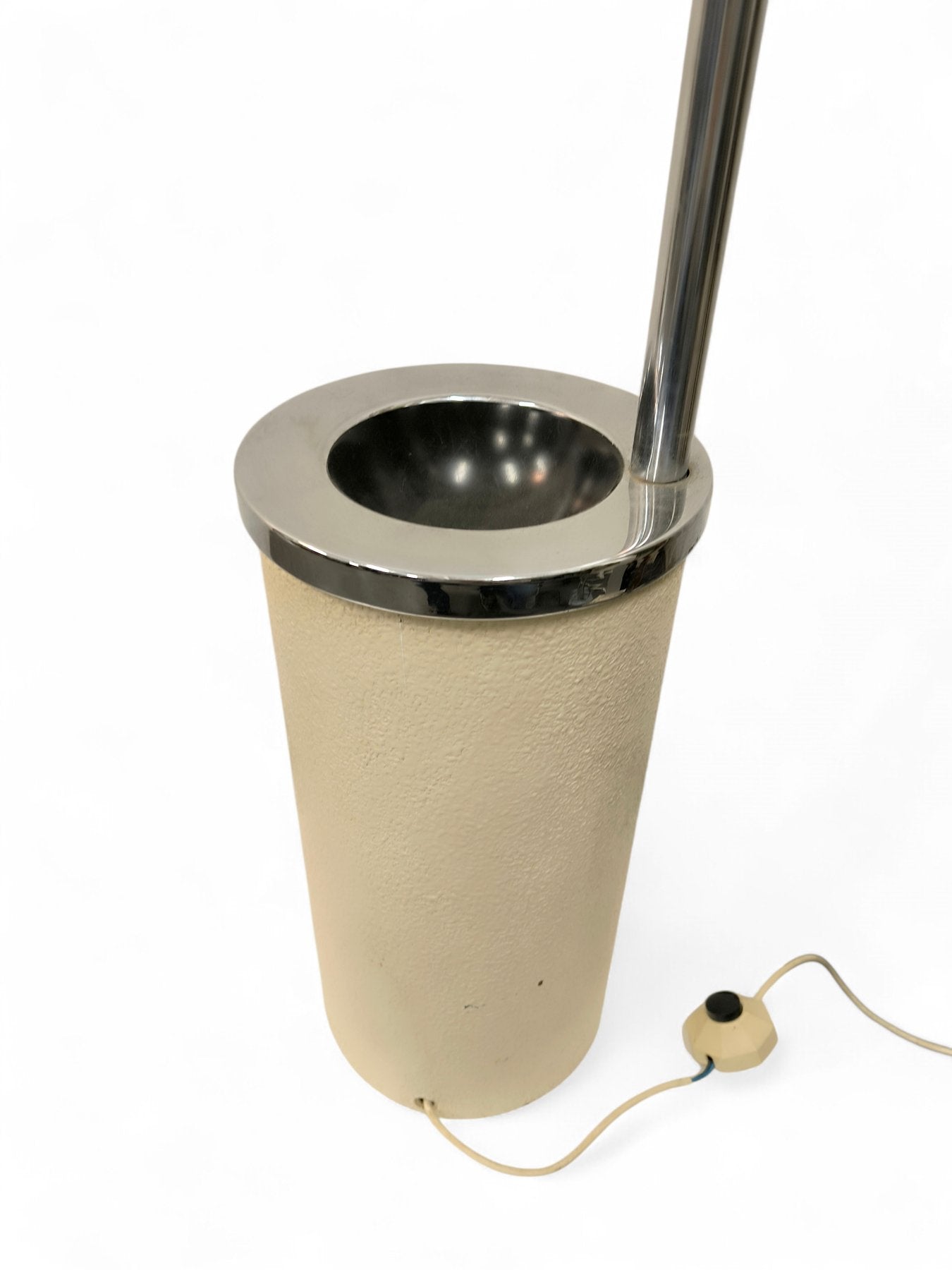 Arc_lamp_by_Luigi_Massoni_x_Harvey_Guzzini,_1960,_Italy