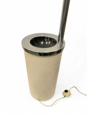 Arc_lamp_by_Luigi_Massoni_x_Harvey_Guzzini,_1960,_Italy