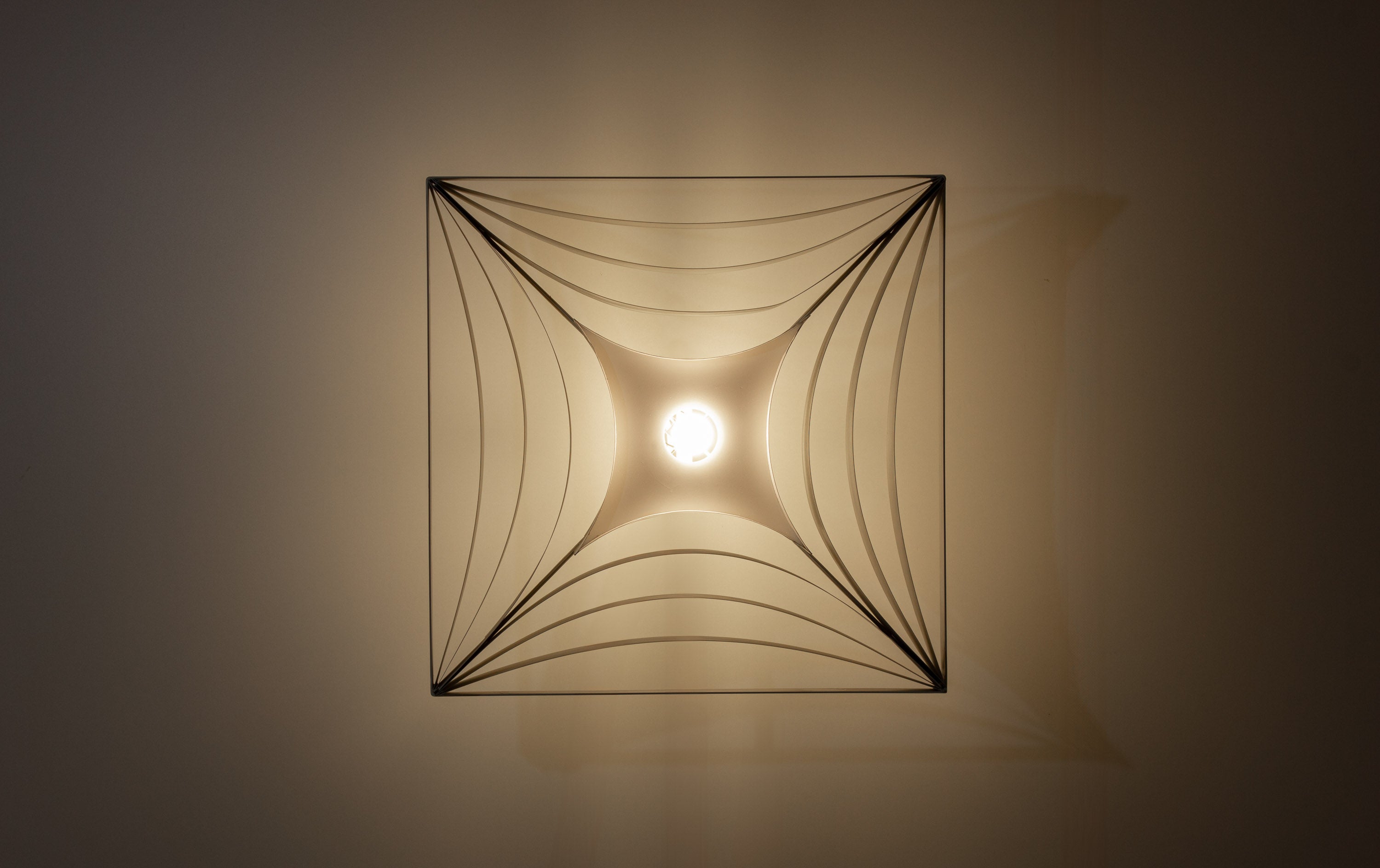 Vintage_Italian_Metal_Wall_Lamp,_Geometric_Layered_Sconce,_1970s_Mid_Century_Modern_Lighting