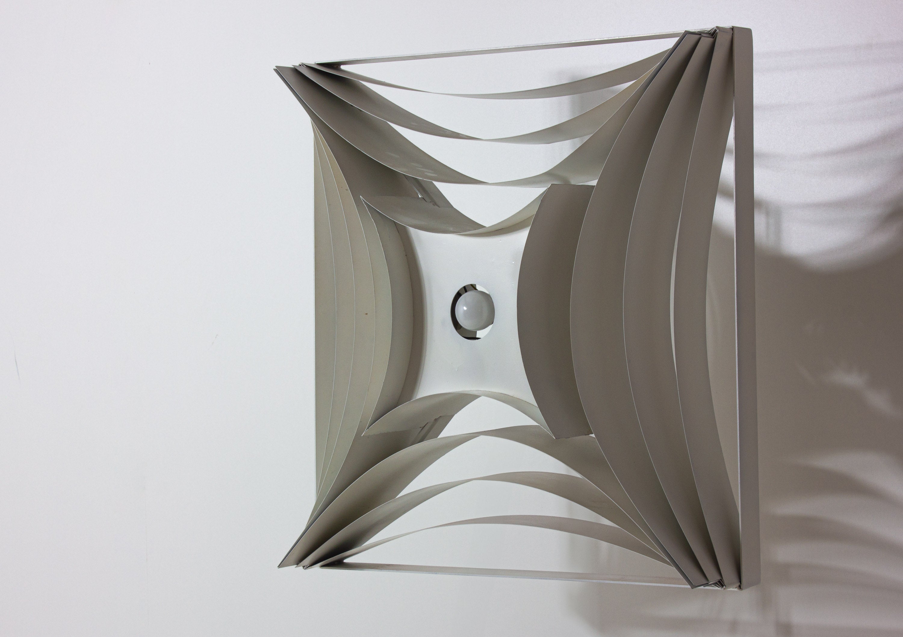 Vintage_Italian_Metal_Wall_Lamp,_Geometric_Layered_Sconce,_1970s_Mid_Century_Modern_Lighting