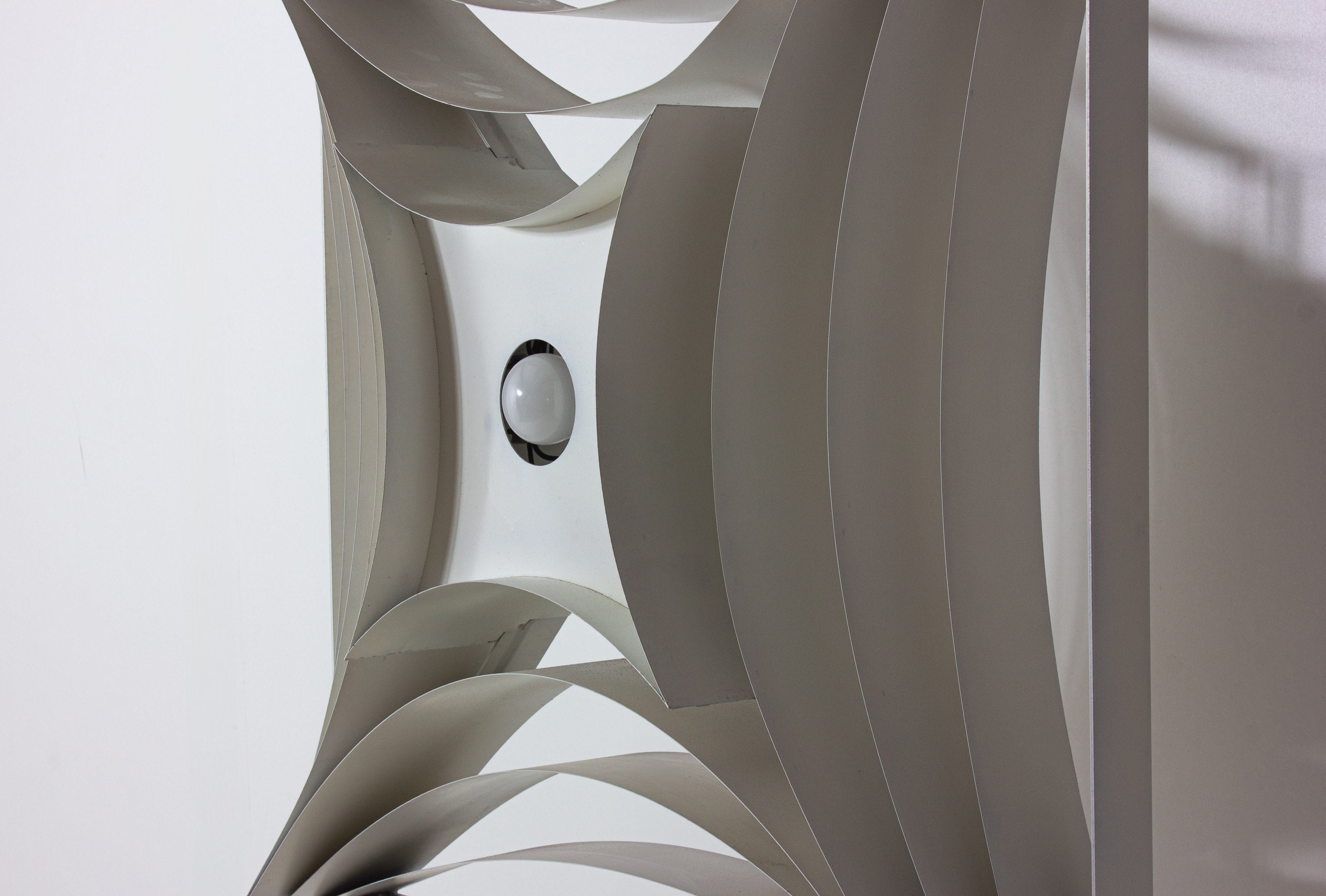 Vintage_Italian_Metal_Wall_Lamp,_Geometric_Layered_Sconce,_1970s_Mid_Century_Modern_Lighting