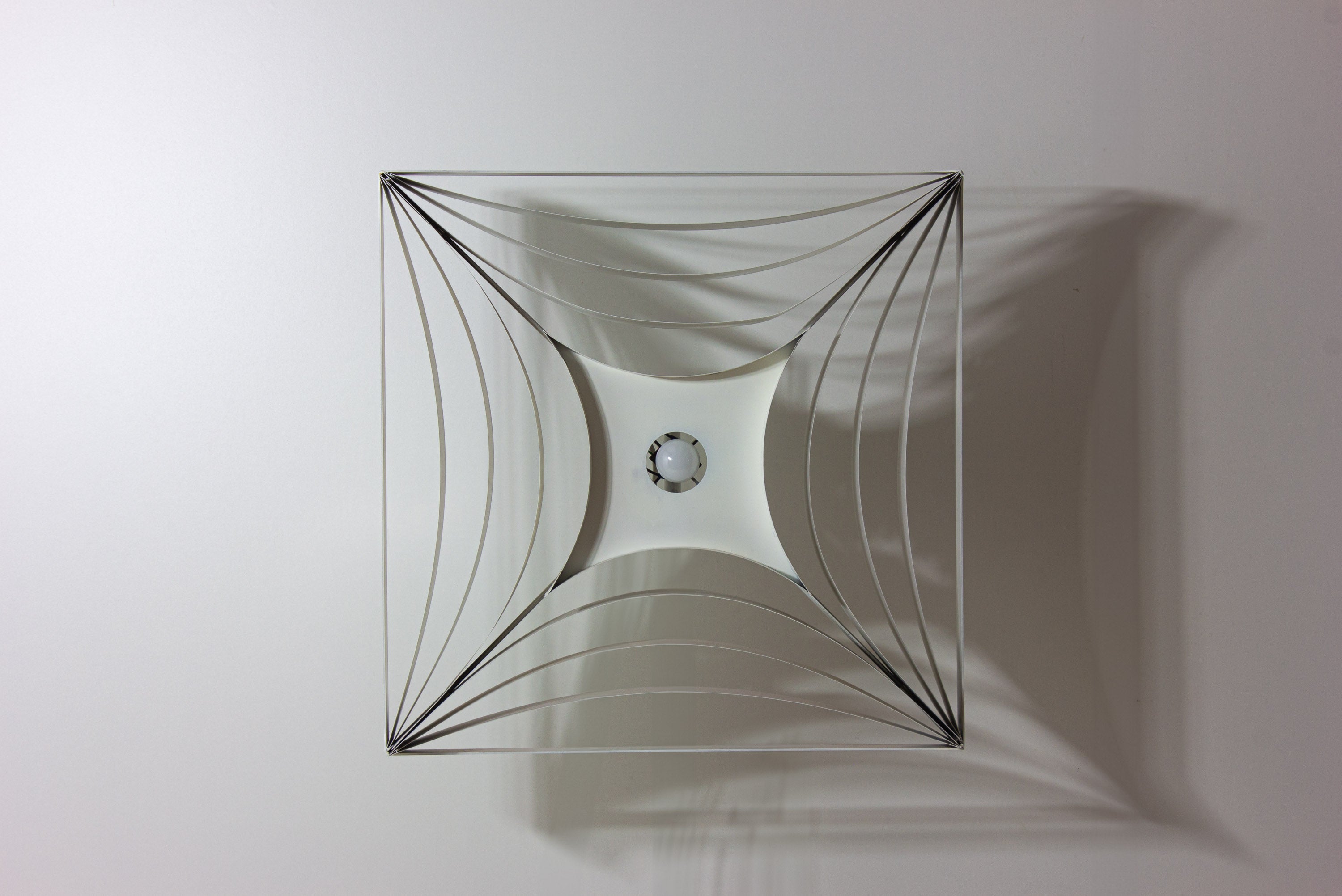 Vintage_Italian_Metal_Wall_Lamp,_Geometric_Layered_Sconce,_1970s_Mid_Century_Modern_Lighting