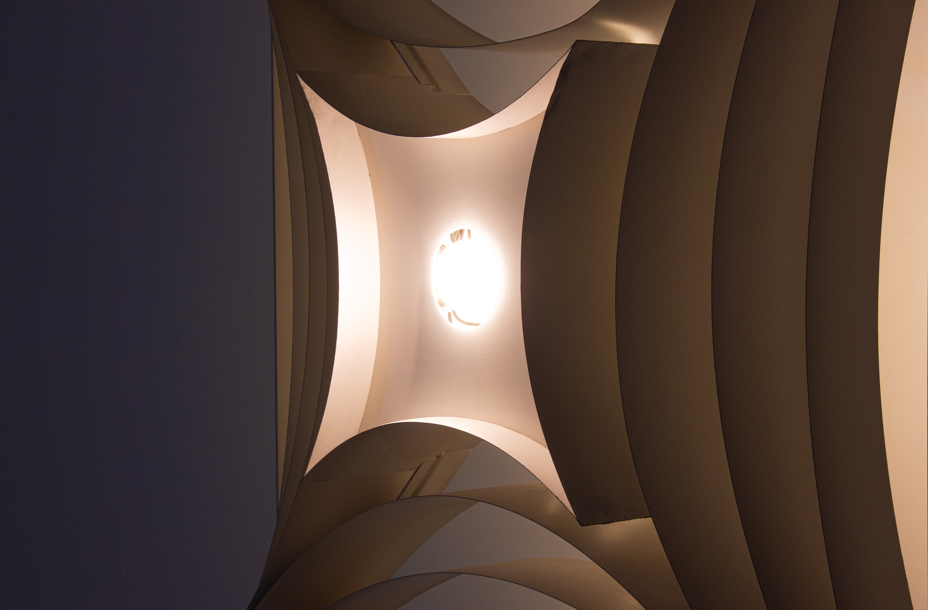 Vintage_Italian_Metal_Wall_Lamp,_Geometric_Layered_Sconce,_1970s_Mid_Century_Modern_Lighting