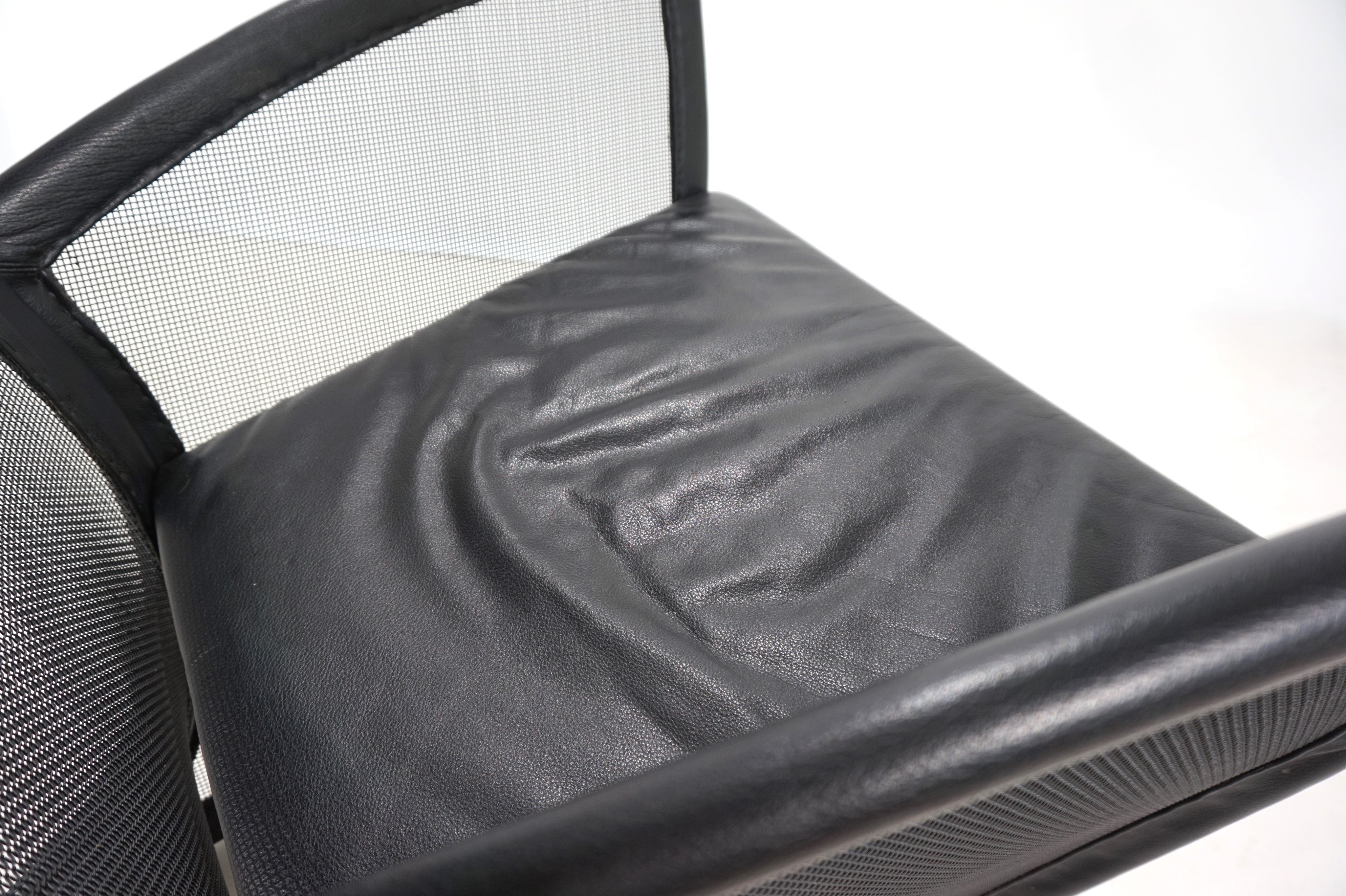 Arflex_Privè_armchair_by_Paolo_Nava,_1987