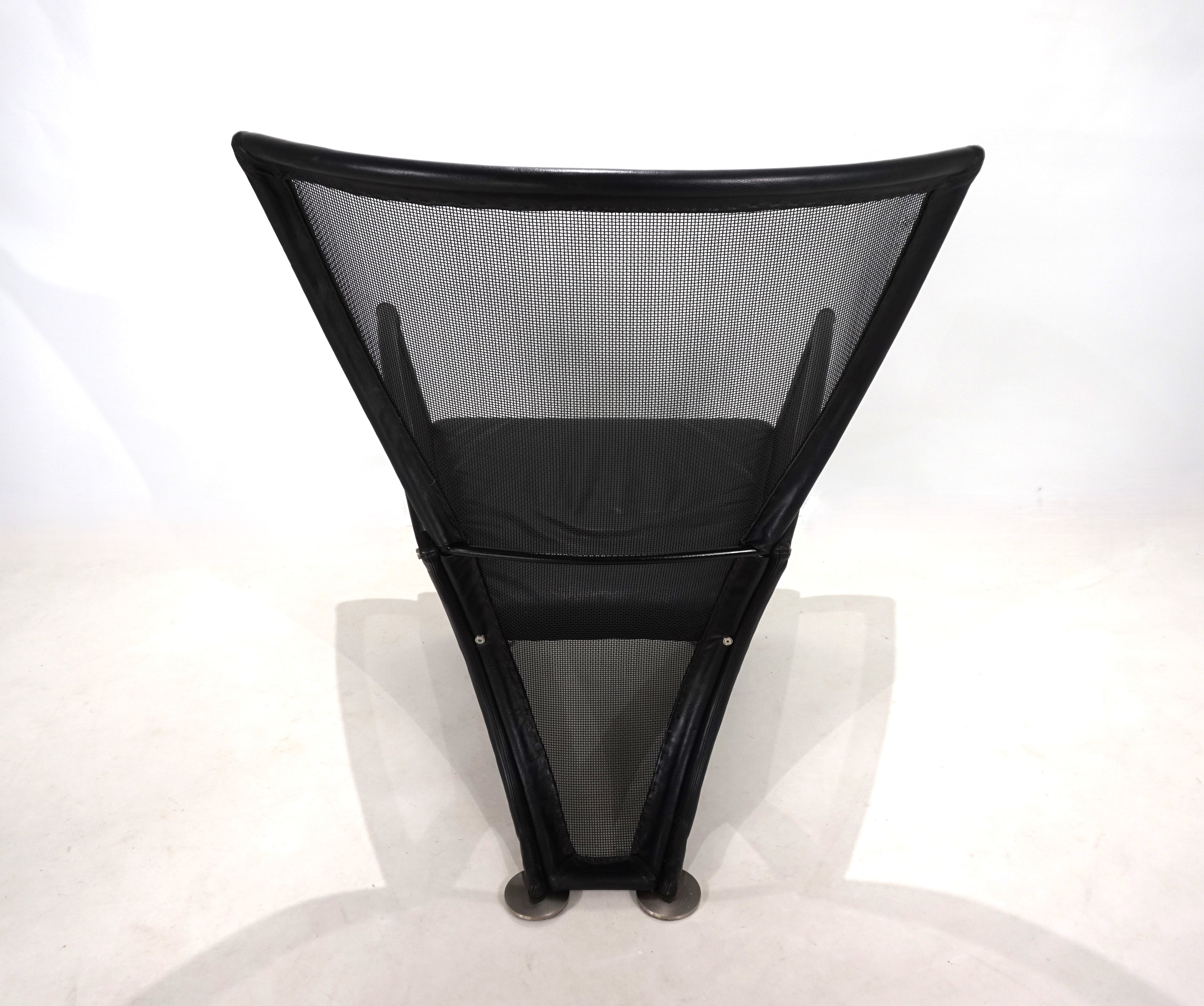Arflex_Privè_armchair_by_Paolo_Nava,_1987