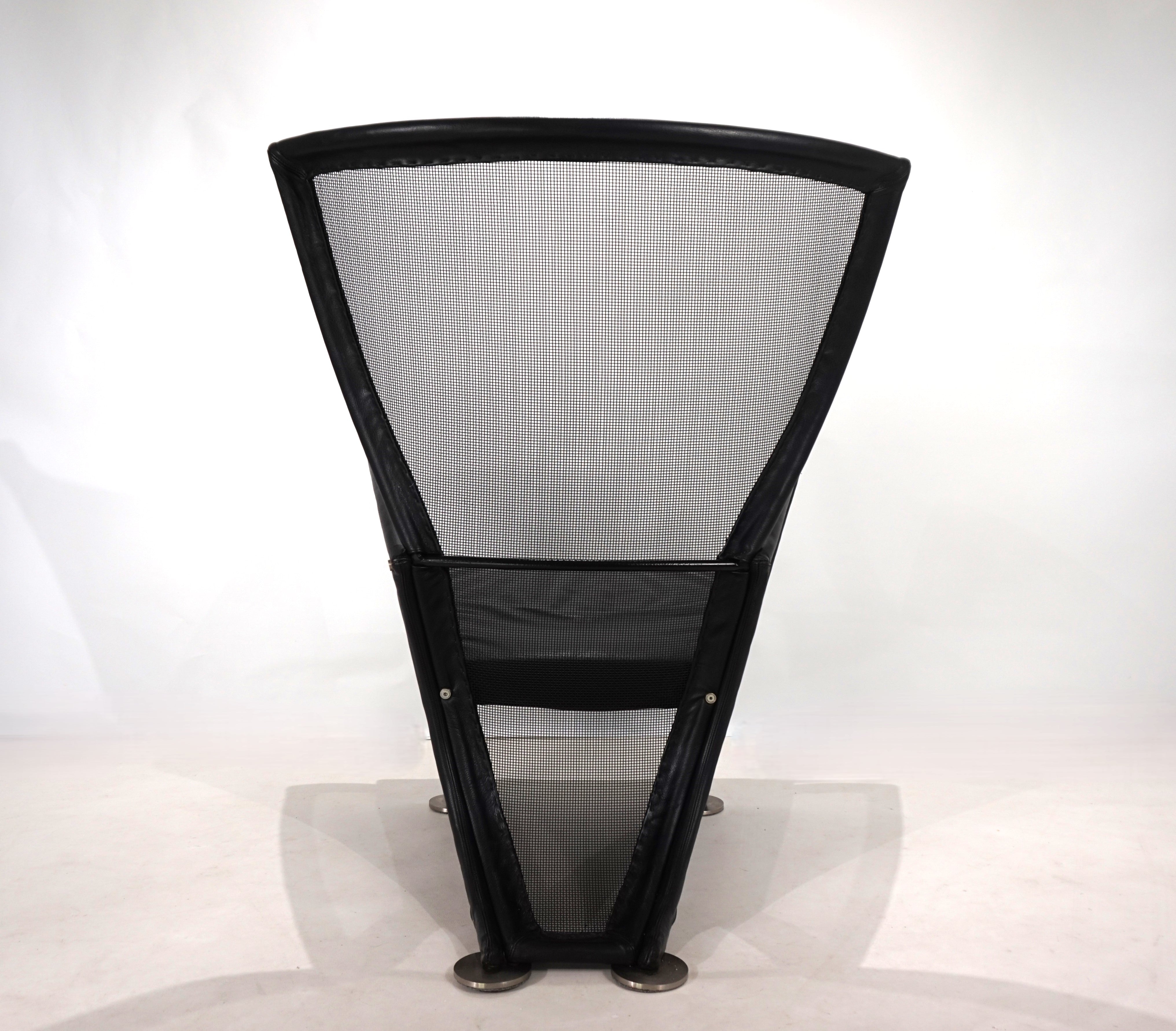 Arflex_Privè_armchair_by_Paolo_Nava,_1987