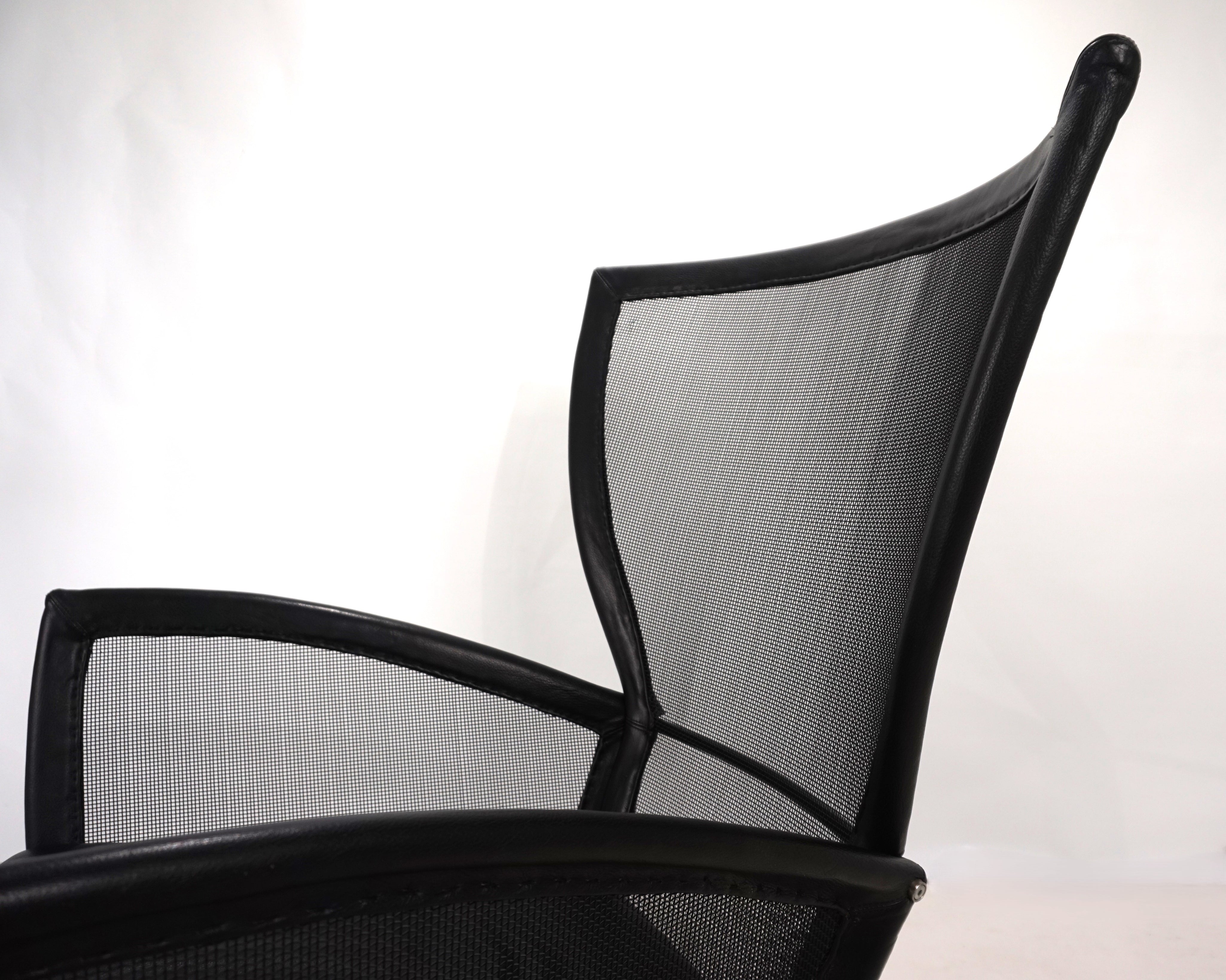 Arflex_Privè_armchair_by_Paolo_Nava,_1987