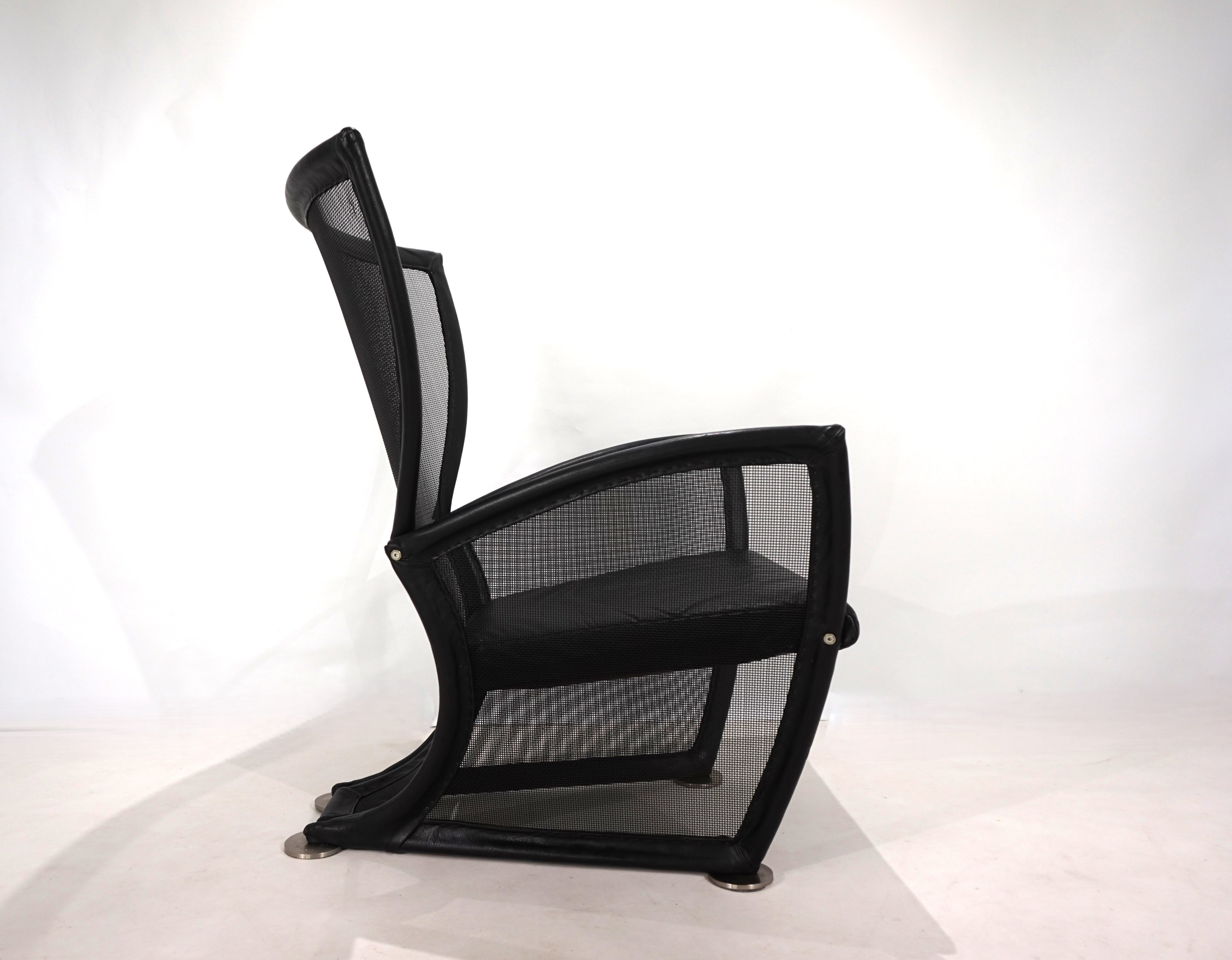Arflex_Privè_armchair_by_Paolo_Nava,_1987