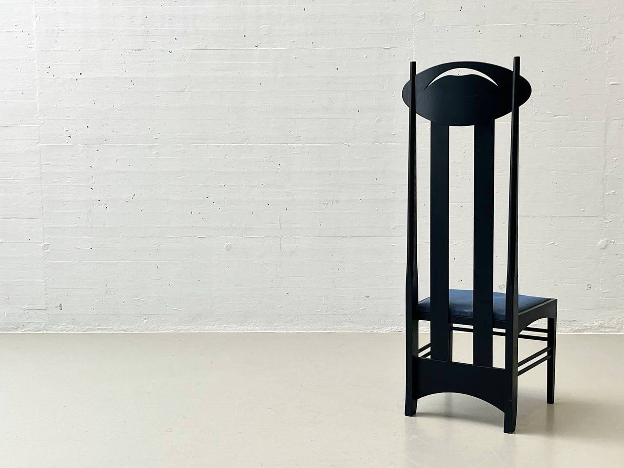Argyle_chair_by_Charles_Rennie_Mackintosh_from_Cassina's_I_Maestri_collection,_1973