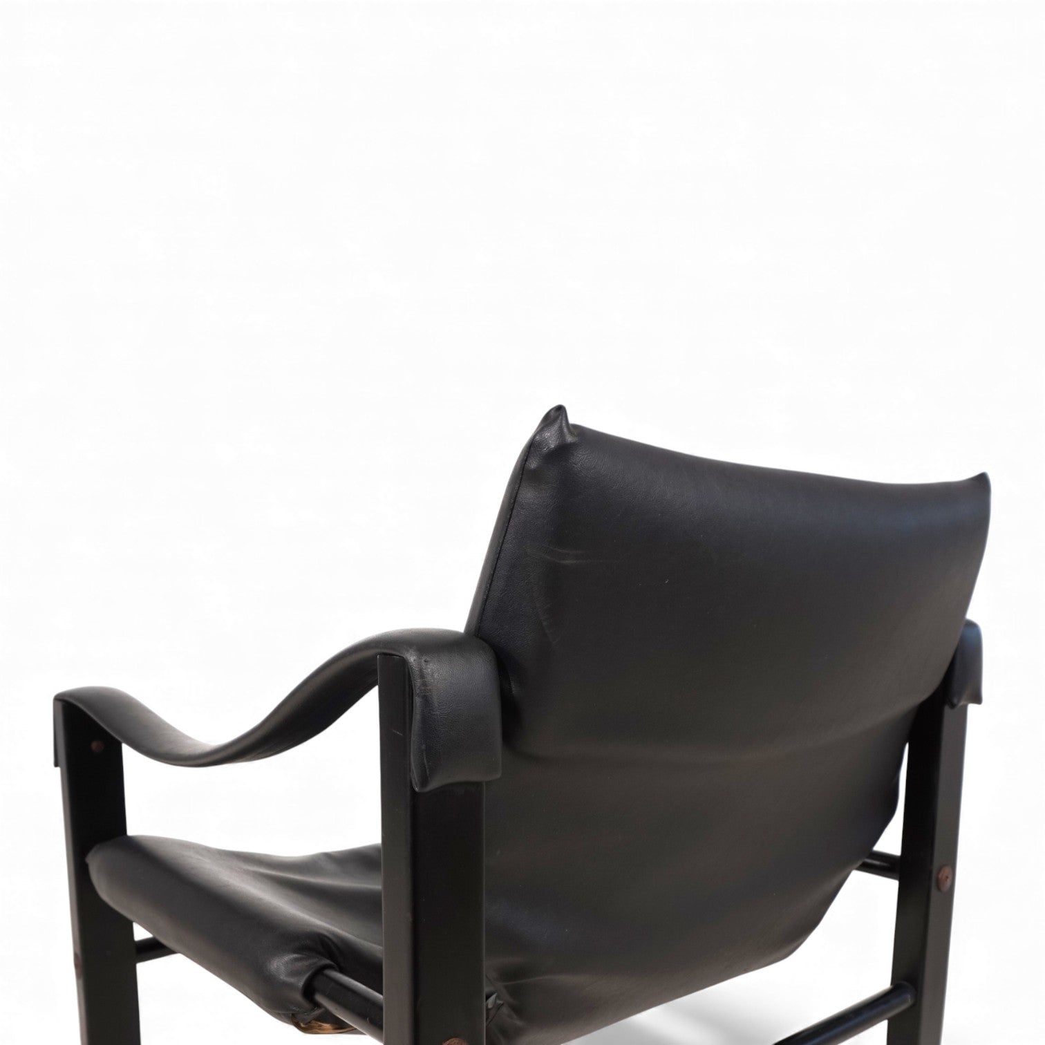 Arkana_Safari_lounge_chair_by_Maurice_Burke,_1970