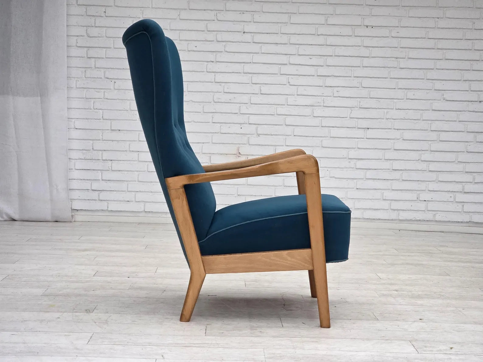 Armchair_by_Fritz_Hansen,_Mid-Century_Modern,_1970s_Denmark