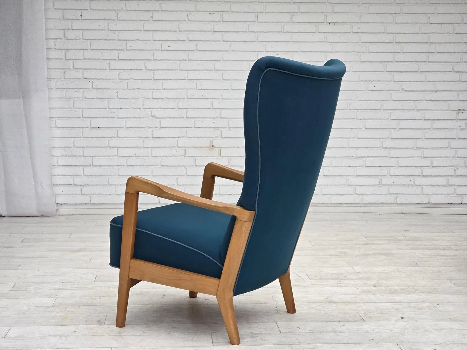 Armchair_by_Fritz_Hansen,_Mid-Century_Modern,_1970s_Denmark