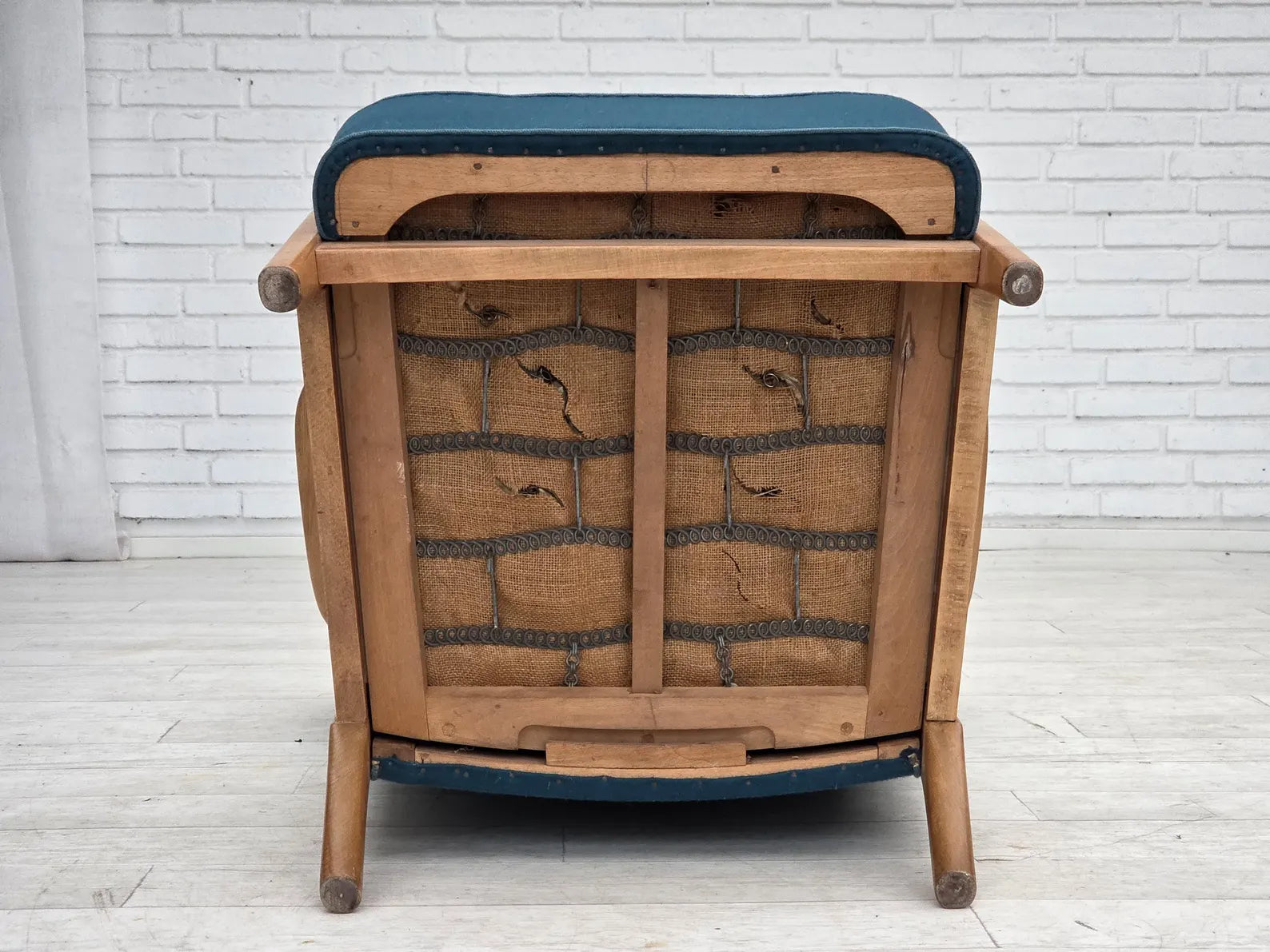 Armchair_by_Fritz_Hansen,_Mid-Century_Modern,_1970s_Denmark