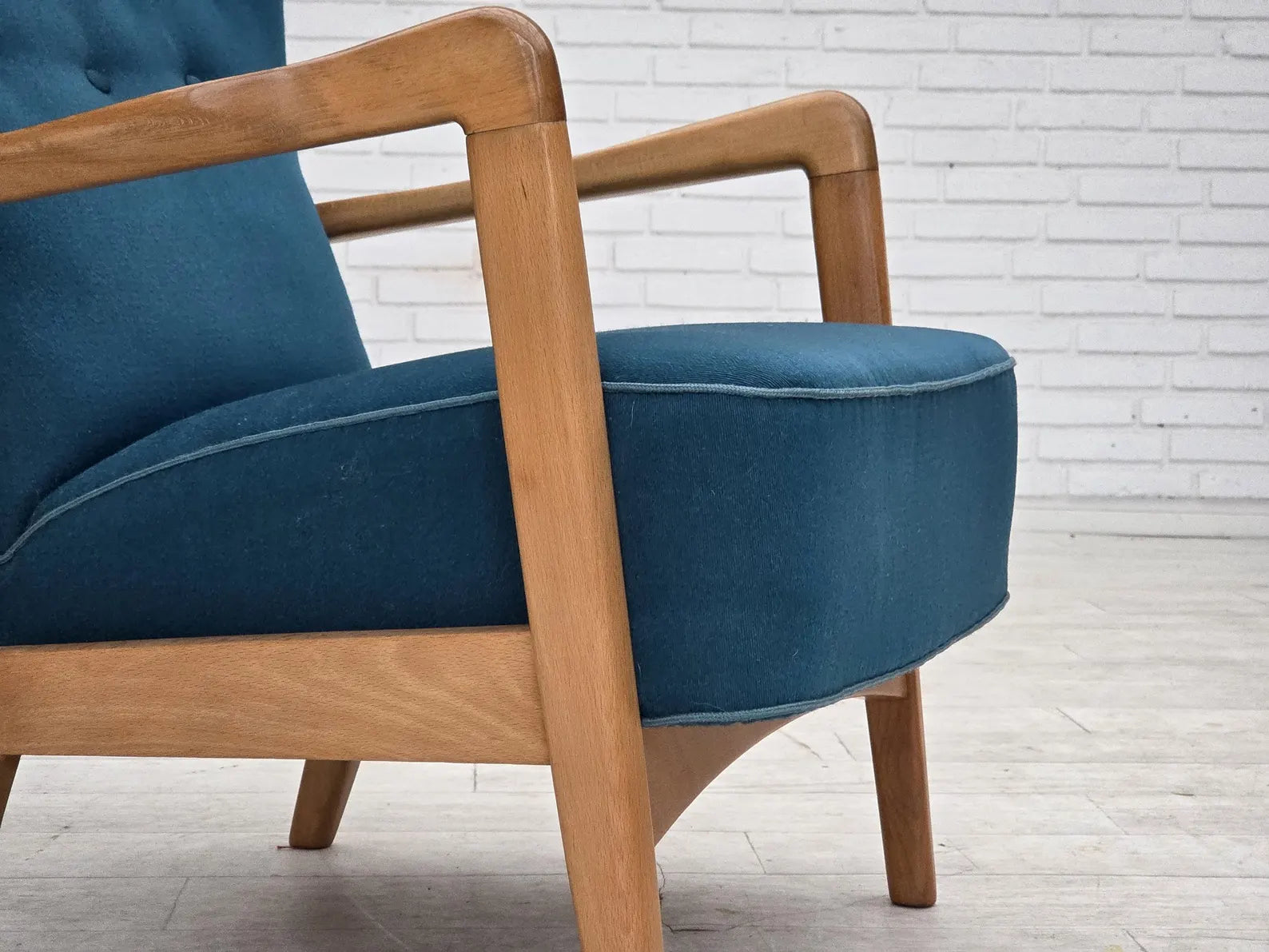 Armchair_by_Fritz_Hansen,_Mid-Century_Modern,_1970s_Denmark