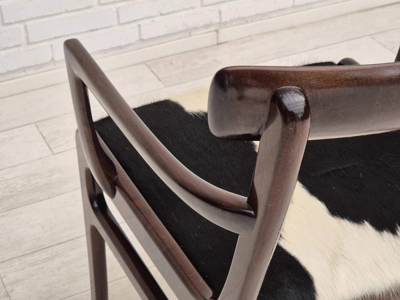 Armchair_by_Ole_Wanscher,_Mahogany_&_Cowhide,_1960s_Denmark