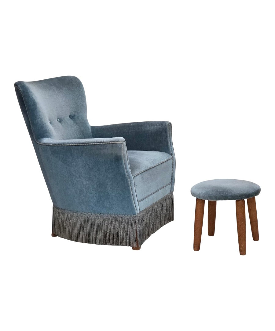 Set_of_Armchair_&_Footstool,_Blue_Velour_&_Oak_Legs_1970s_Denmark
