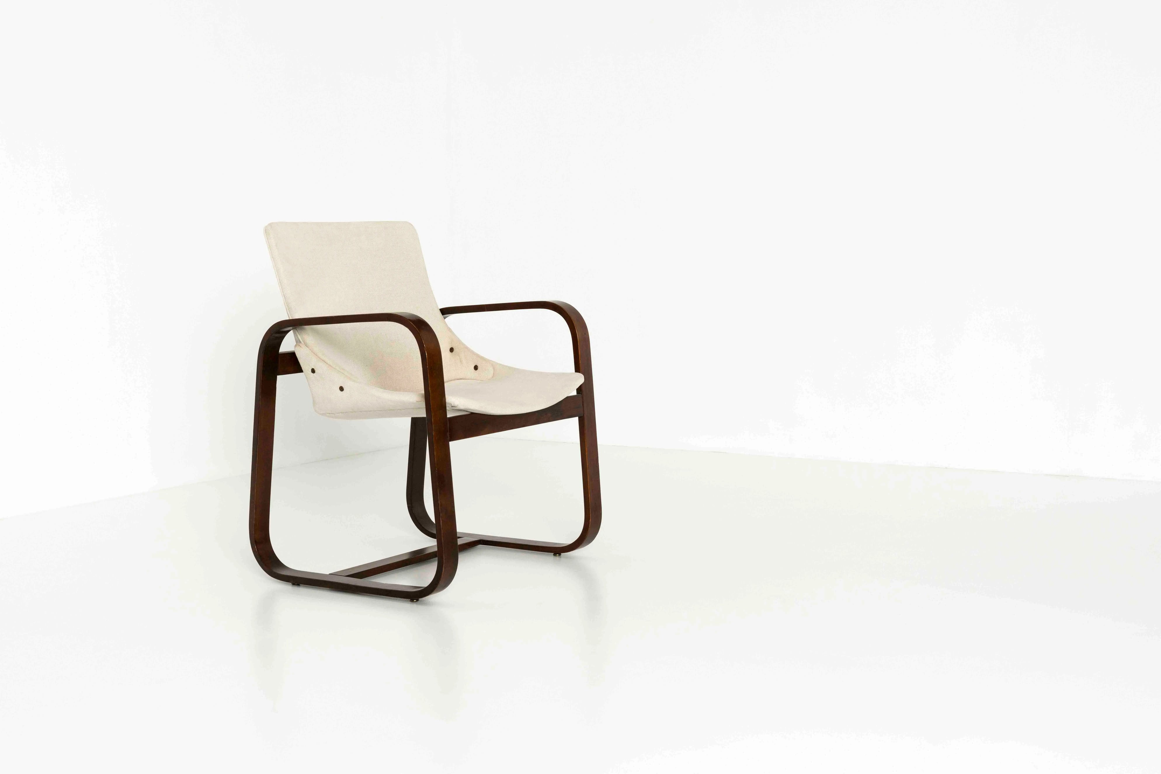 Giuseppe_Pagano_Pogatschnig_&_Gino_Maggioni_Armchair,_1940s,_Italy