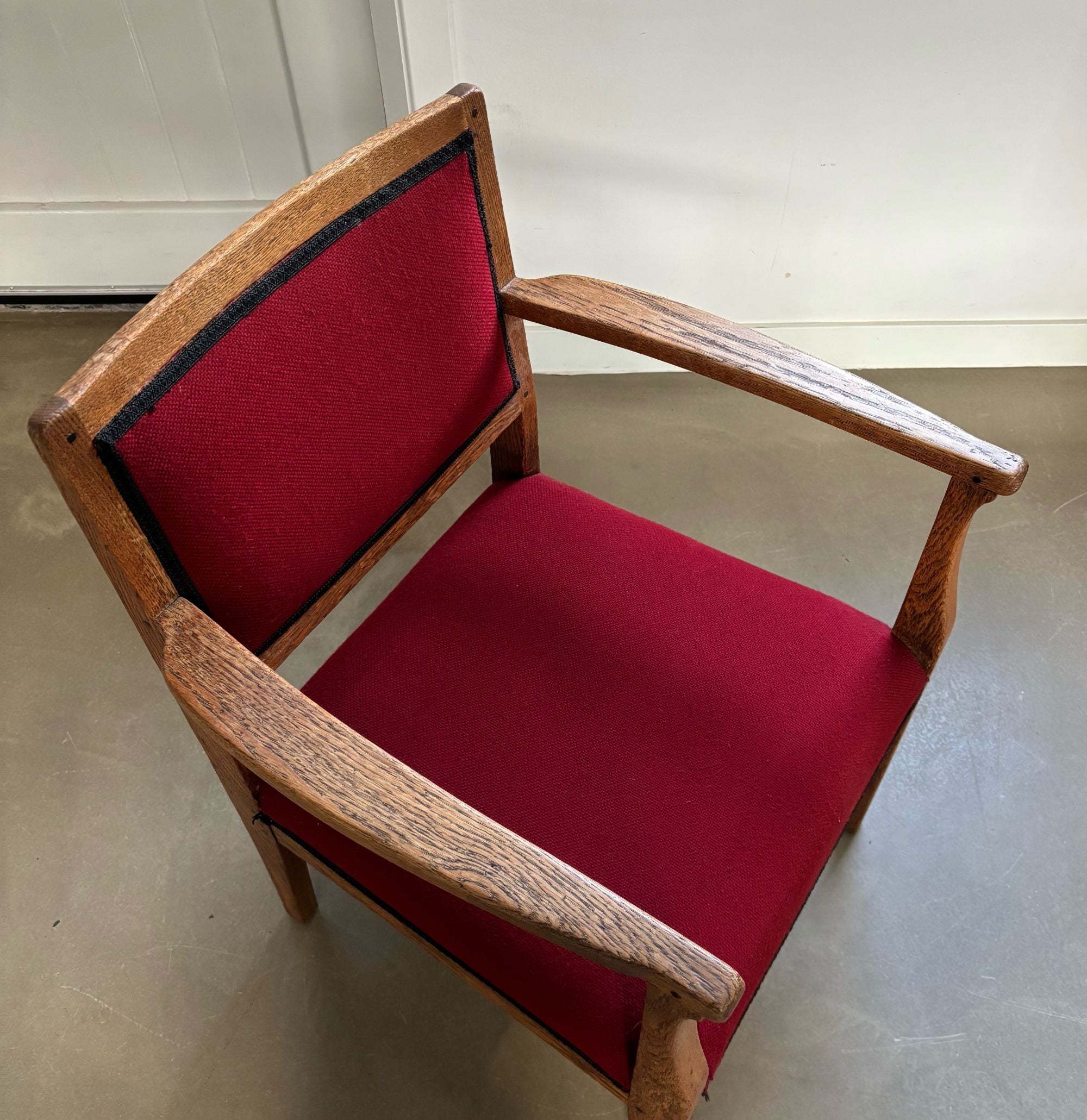 Oak_Armchair_Opus_467_by_C.J._van_den_Bosch_from_1900s_Netherlands