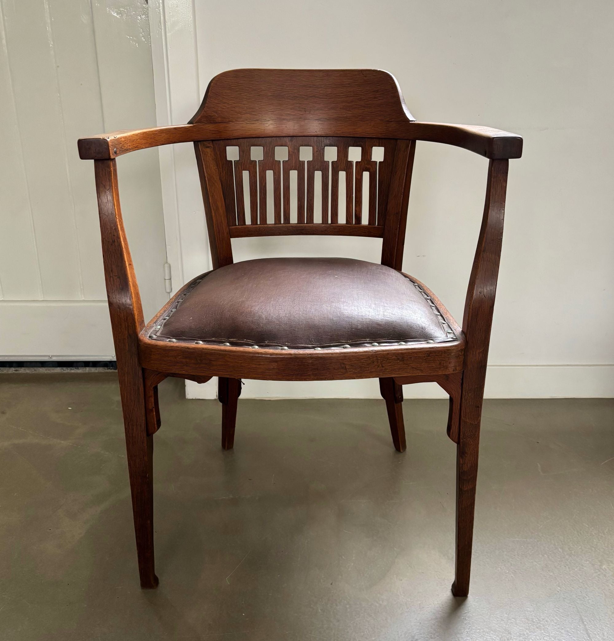 Armchair_Model_714_by_J_&_J_Kohn_from_1903_Austria