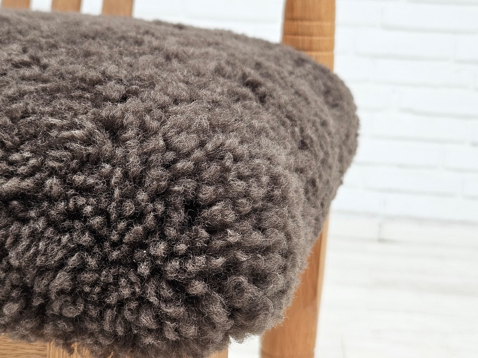 Sheepskin_Armchair_in_Oak,_1955,_Denmark