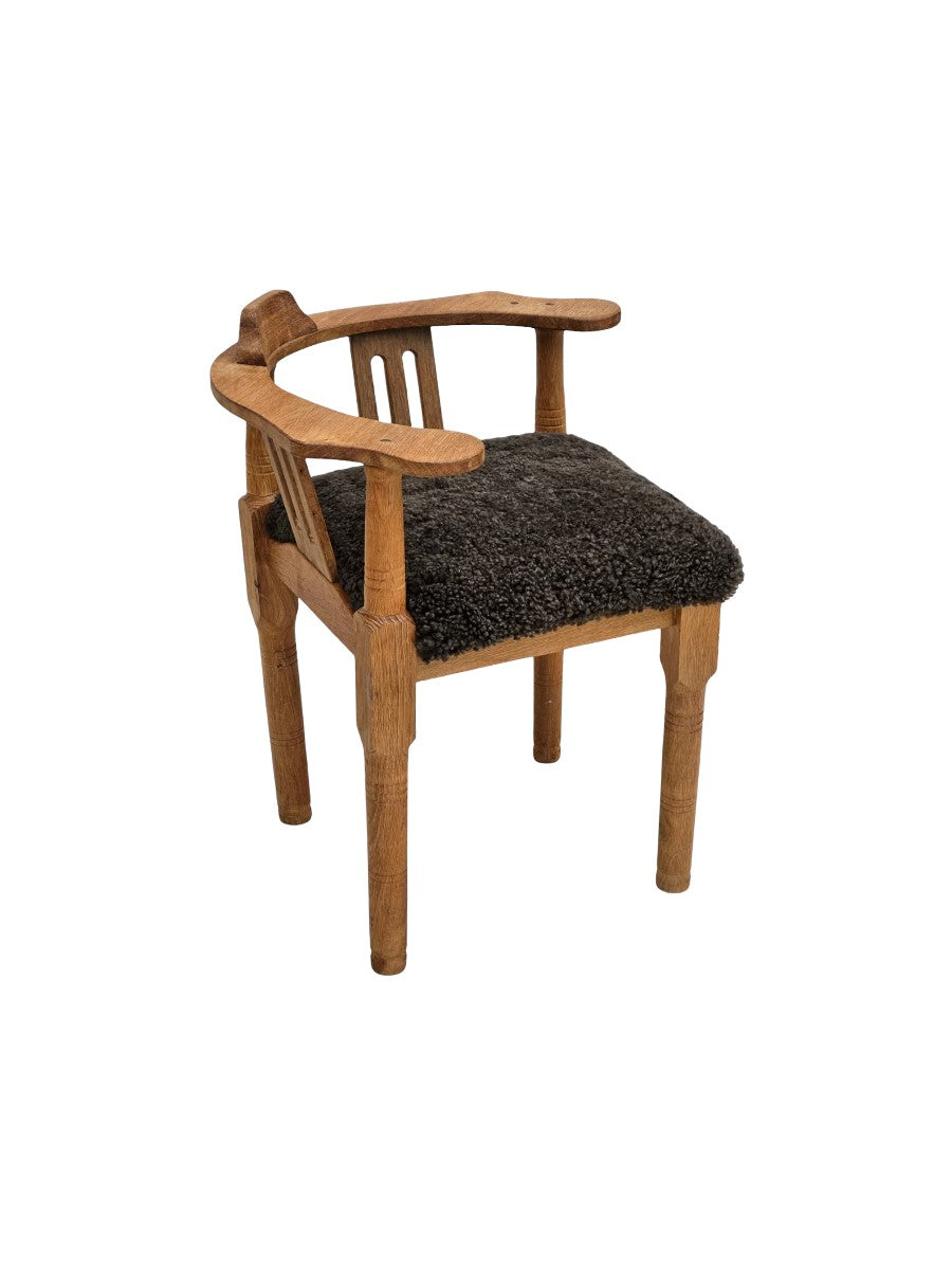Sheepskin_Armchair_in_Oak,_1955,_Denmark