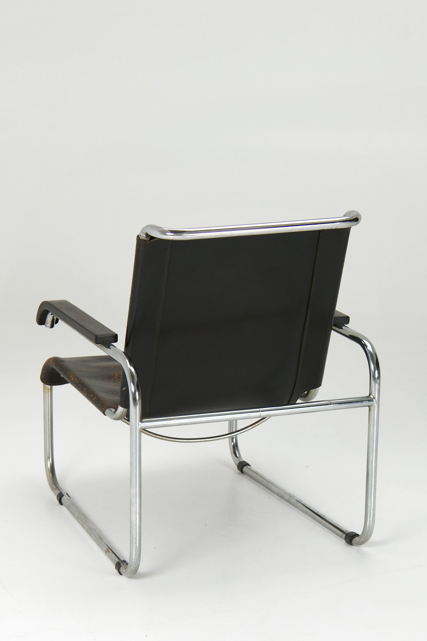 Armchair_S35_L_by_Marcel_Breuer