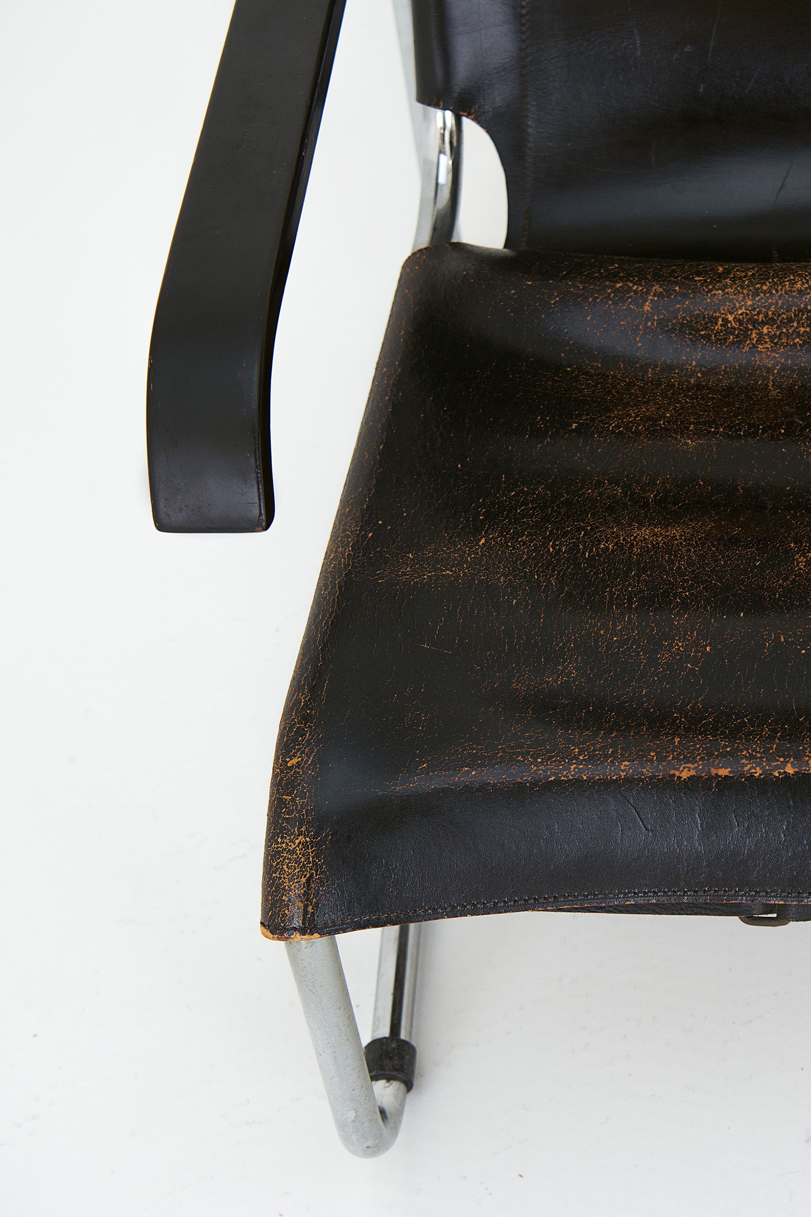 Armchair_S35_L_by_Marcel_Breuer