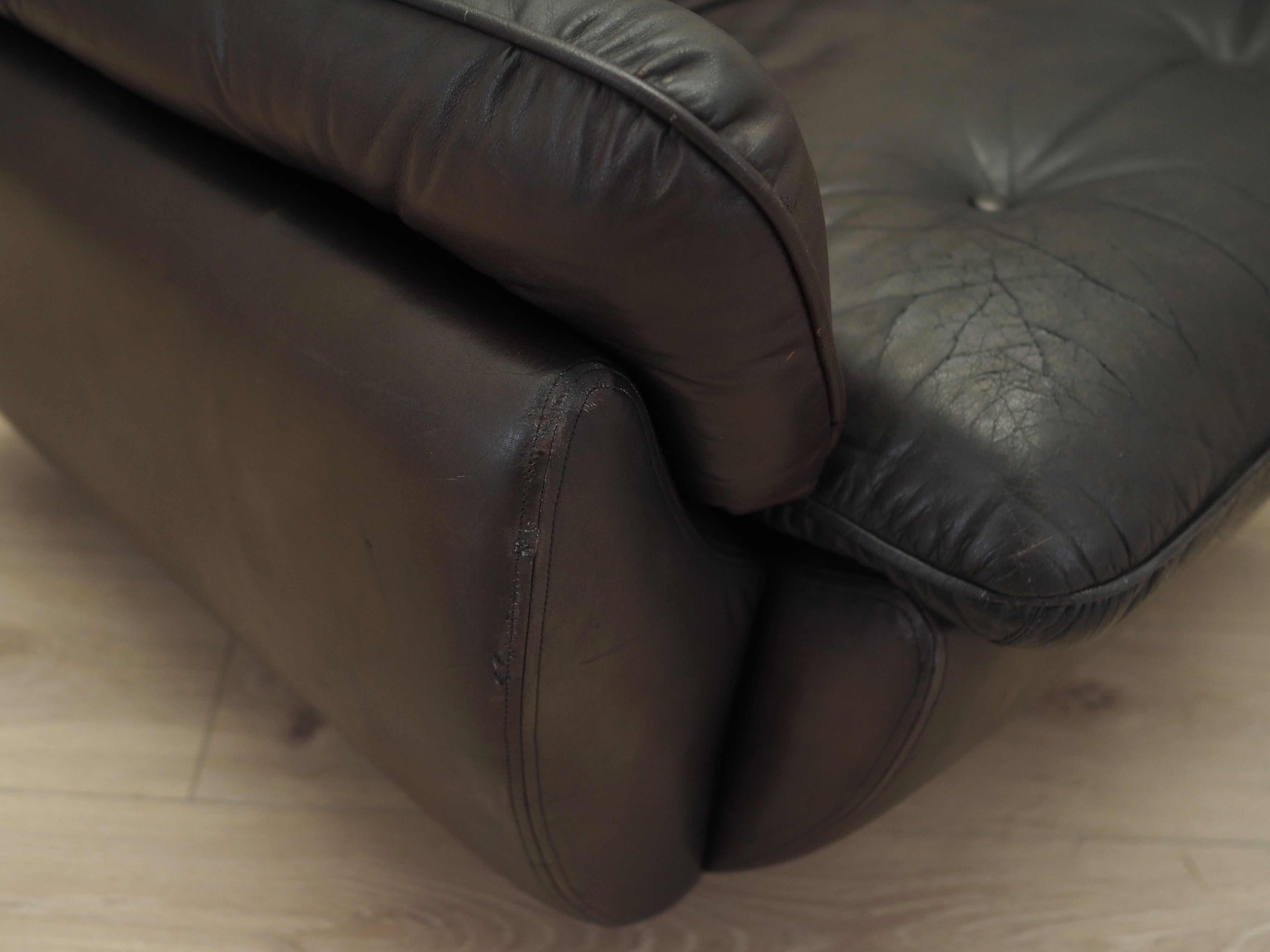 Armchair_With_Castors,_Natural_Leather,_1970s,_Italy