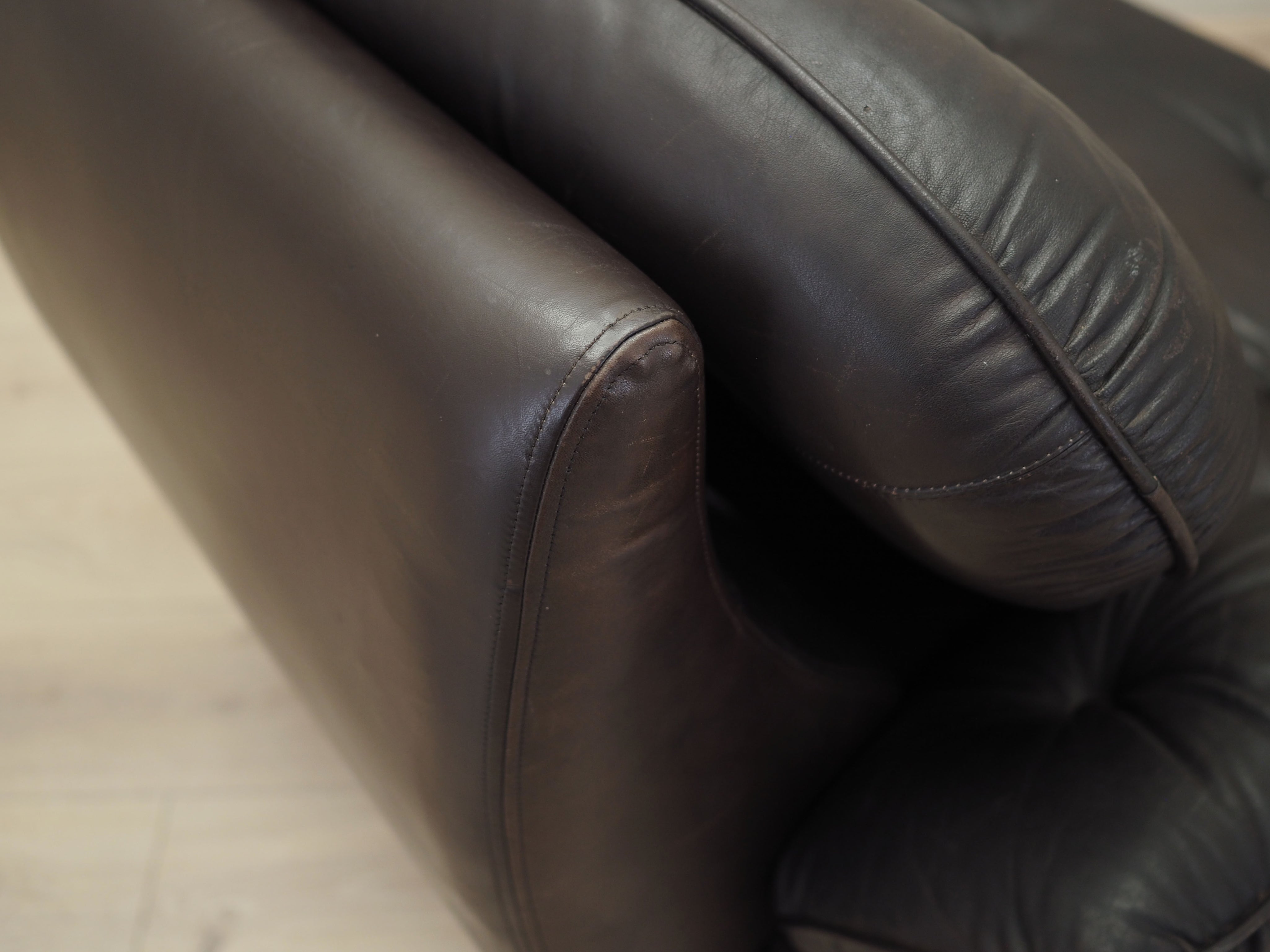 Armchair_With_Castors,_Natural_Leather,_1970s,_Italy