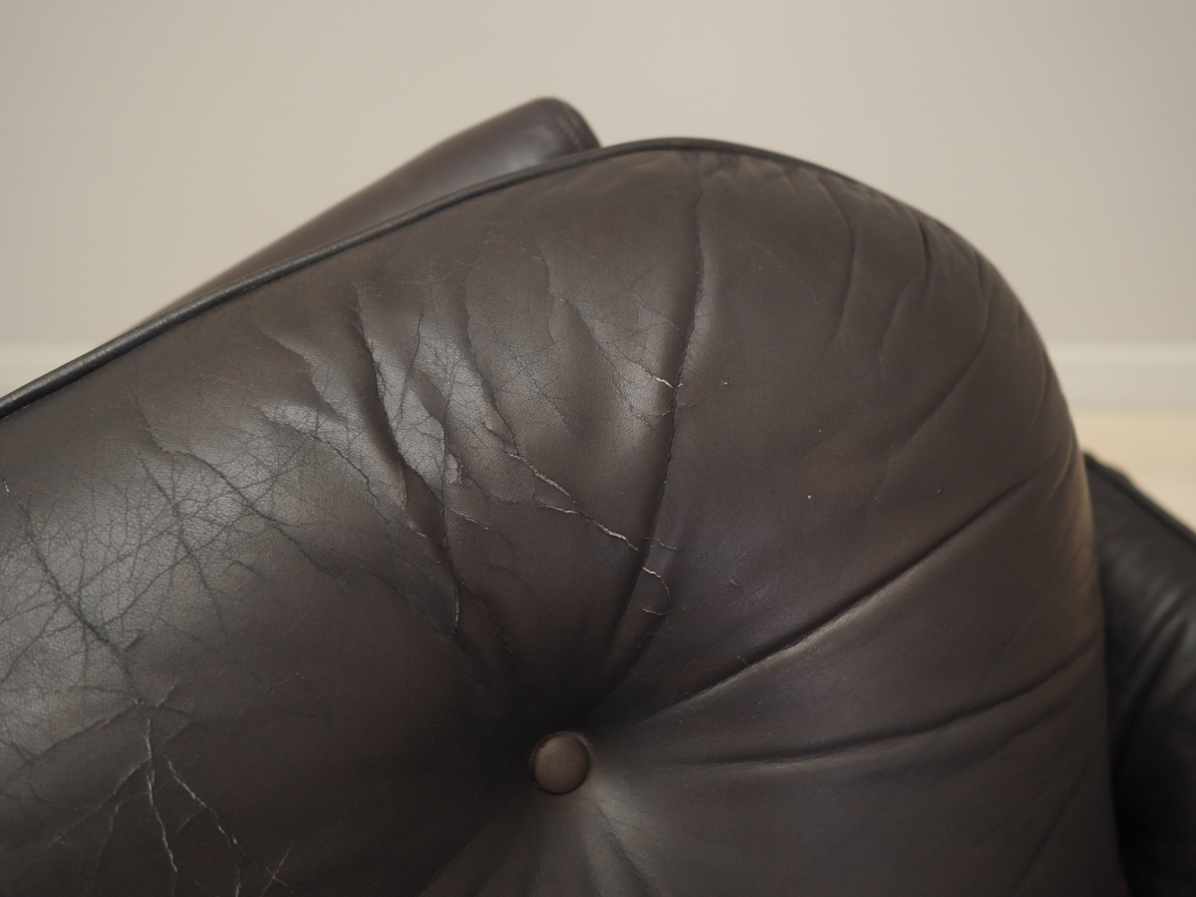 Armchair_With_Castors,_Natural_Leather,_1970s,_Italy