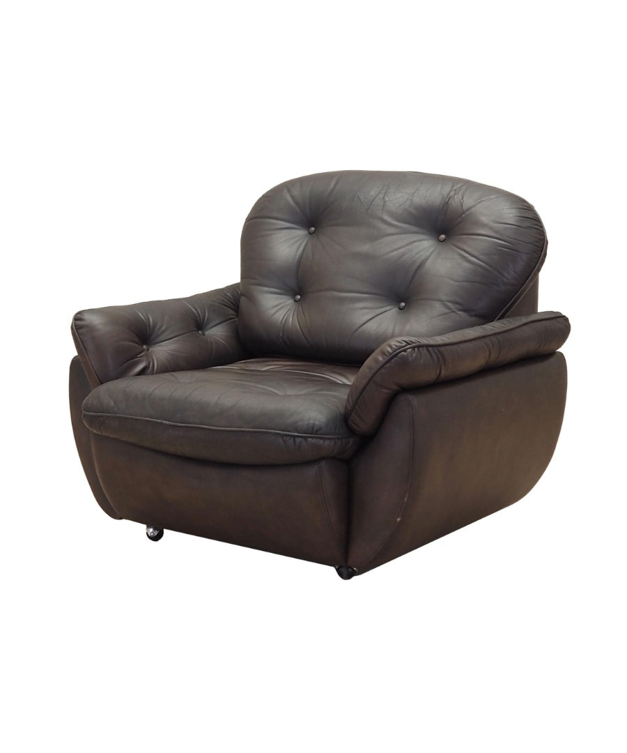 Armchair_With_Castors,_Natural_Leather,_1970s,_Italy