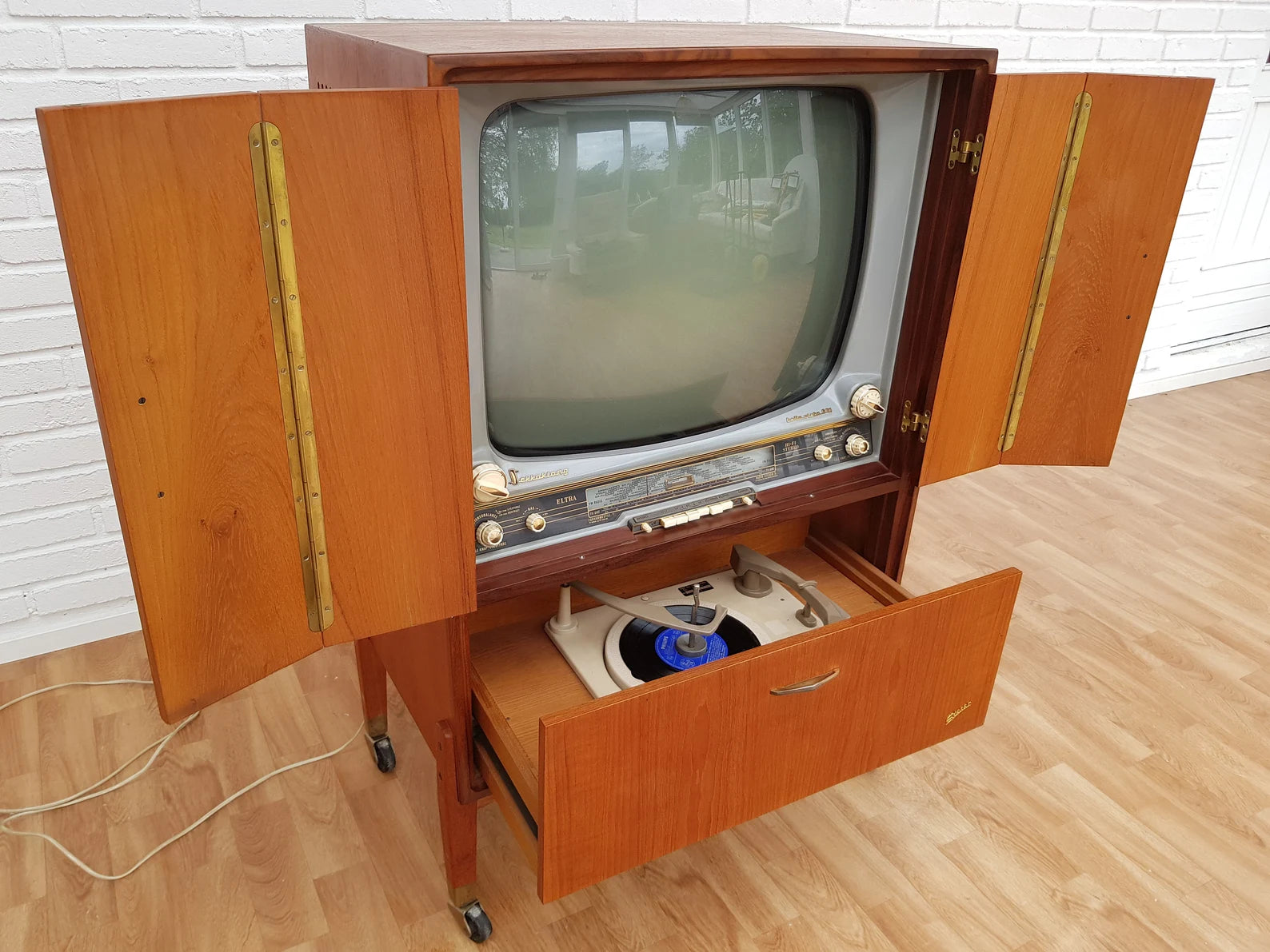 Bella_Vista_Entertainment_Cabinet_by_Eltra,_1960s,_Denmark