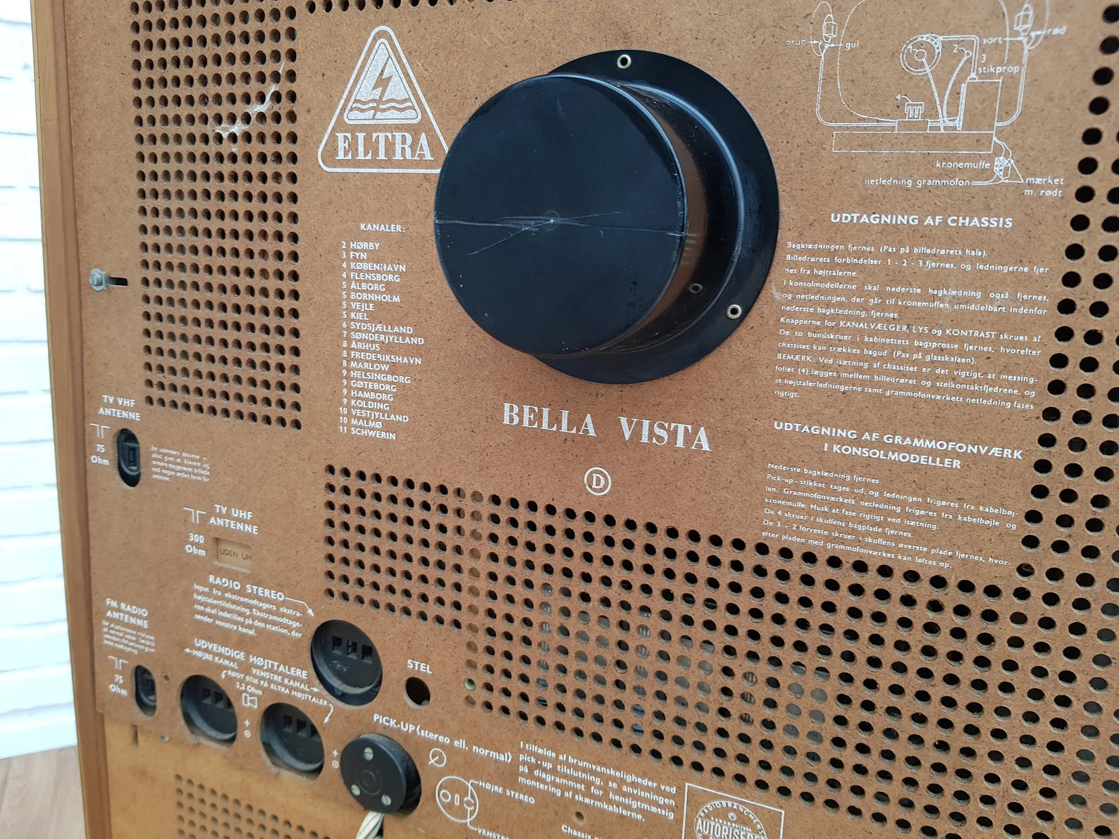 Bella_Vista_Entertainment_Cabinet_by_Eltra,_1960s,_Denmark