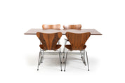 Set_of_Shaker_Table_and_4_Series_7_chairs_by_Arne_Jacobsen_for_Fritz_Hansen,_Denmark