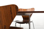 Set_of_Shaker_Table_and_4_Series_7_chairs_by_Arne_Jacobsen_for_Fritz_Hansen,_Denmark