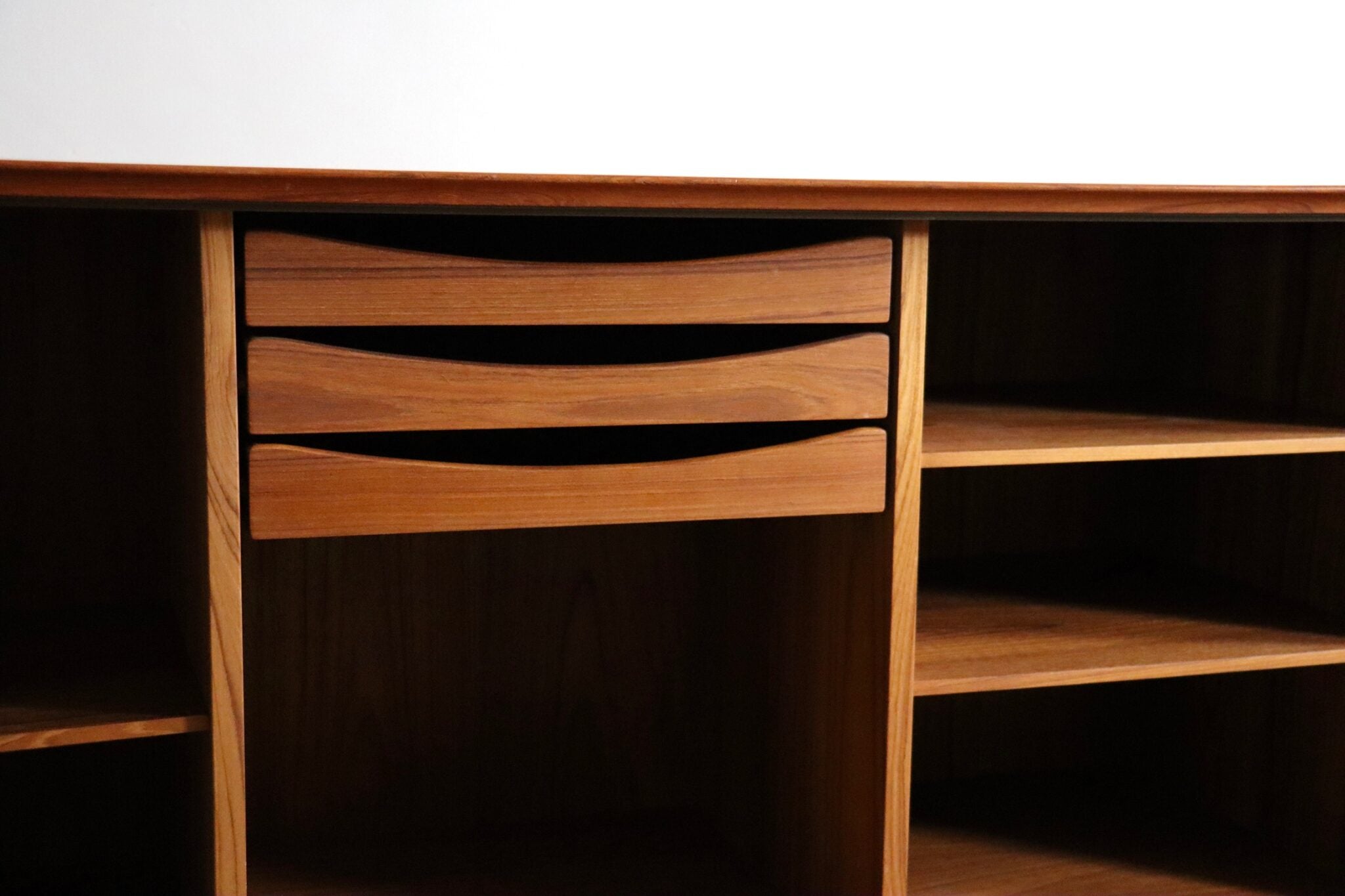 Arne_Vodder_Model_75_Sideboard_for_Sibast_Møbler,_Danish_Teak_Mid_Century_Modern,_1960s
