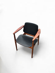 Arne_Vodder_Teak_&_Vinyl_Armchair_for_Bovirke_of_Denmark_1960's