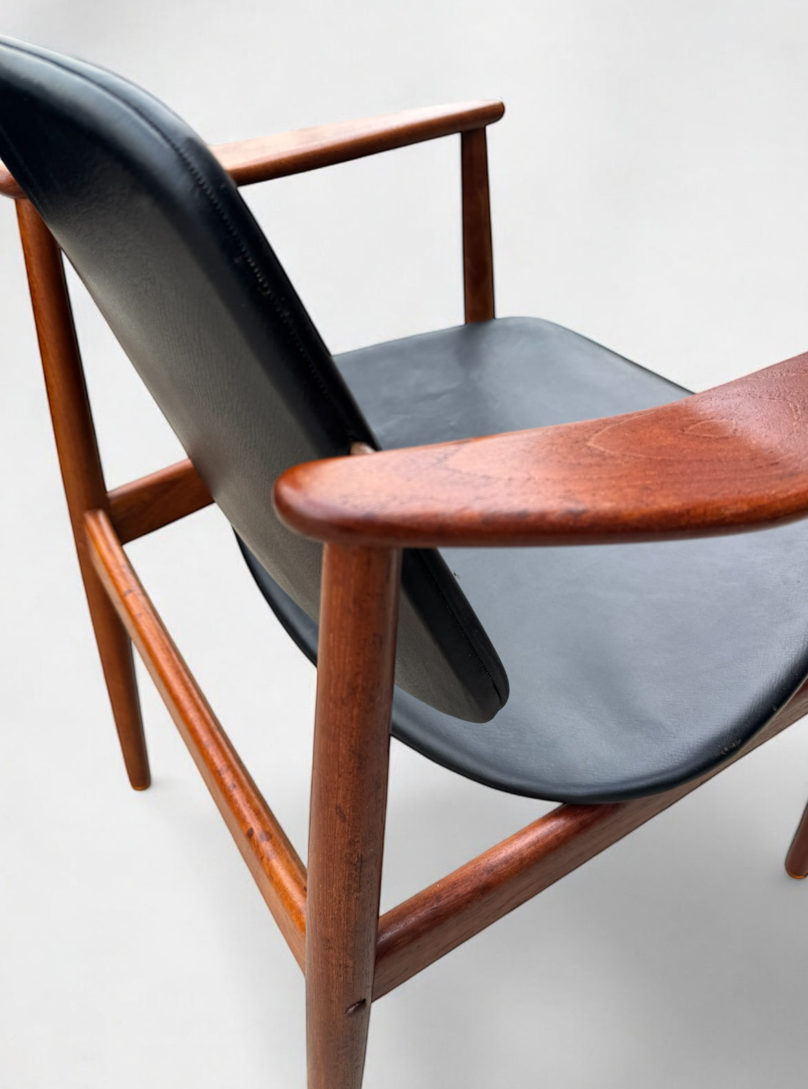 Arne_Vodder_Teak_&_Vinyl_Armchair_for_Bovirke_of_Denmark_1960's